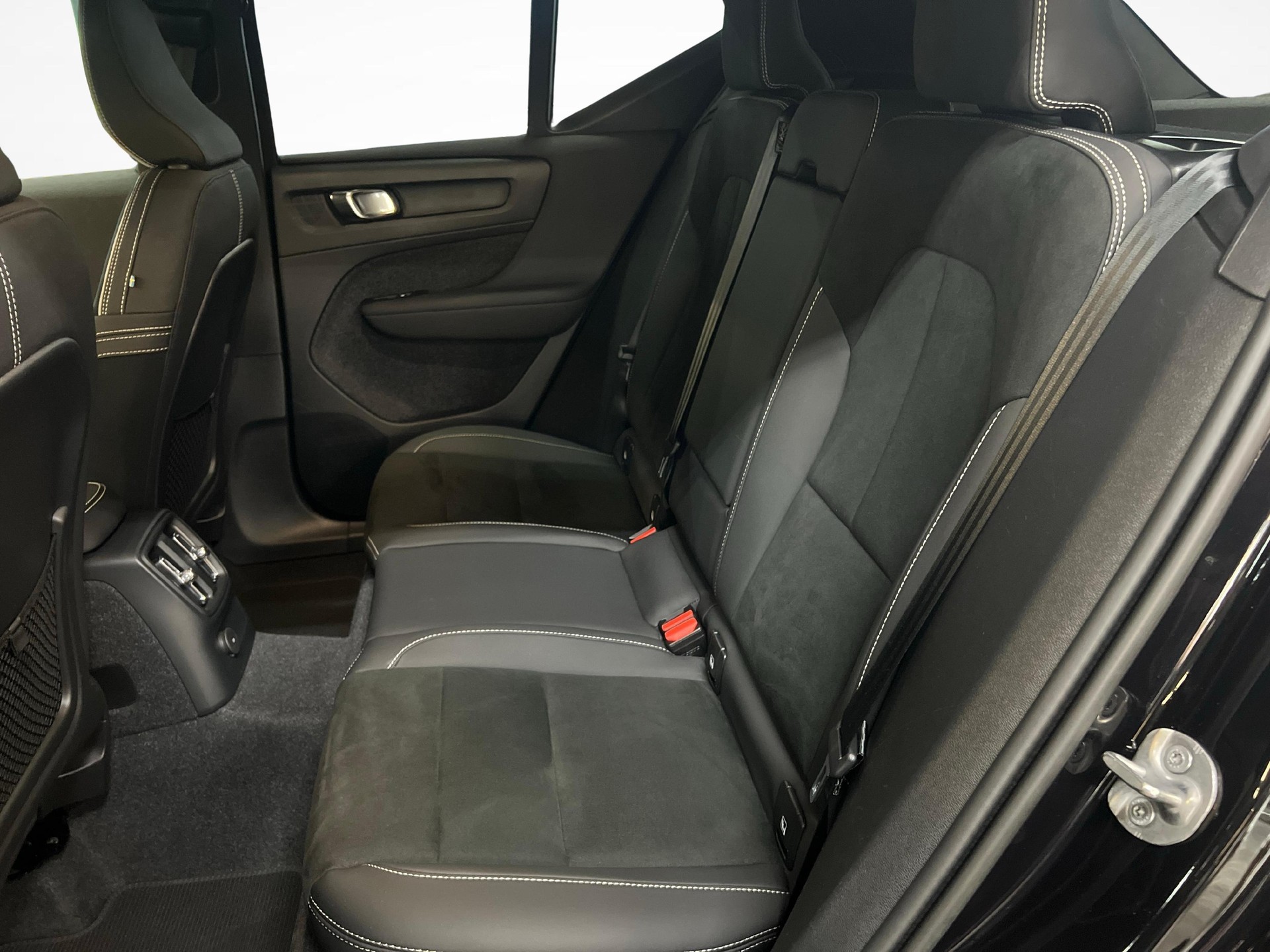 VOLVO XC40 1.5 T4 PiH Plus Dark-image-16
