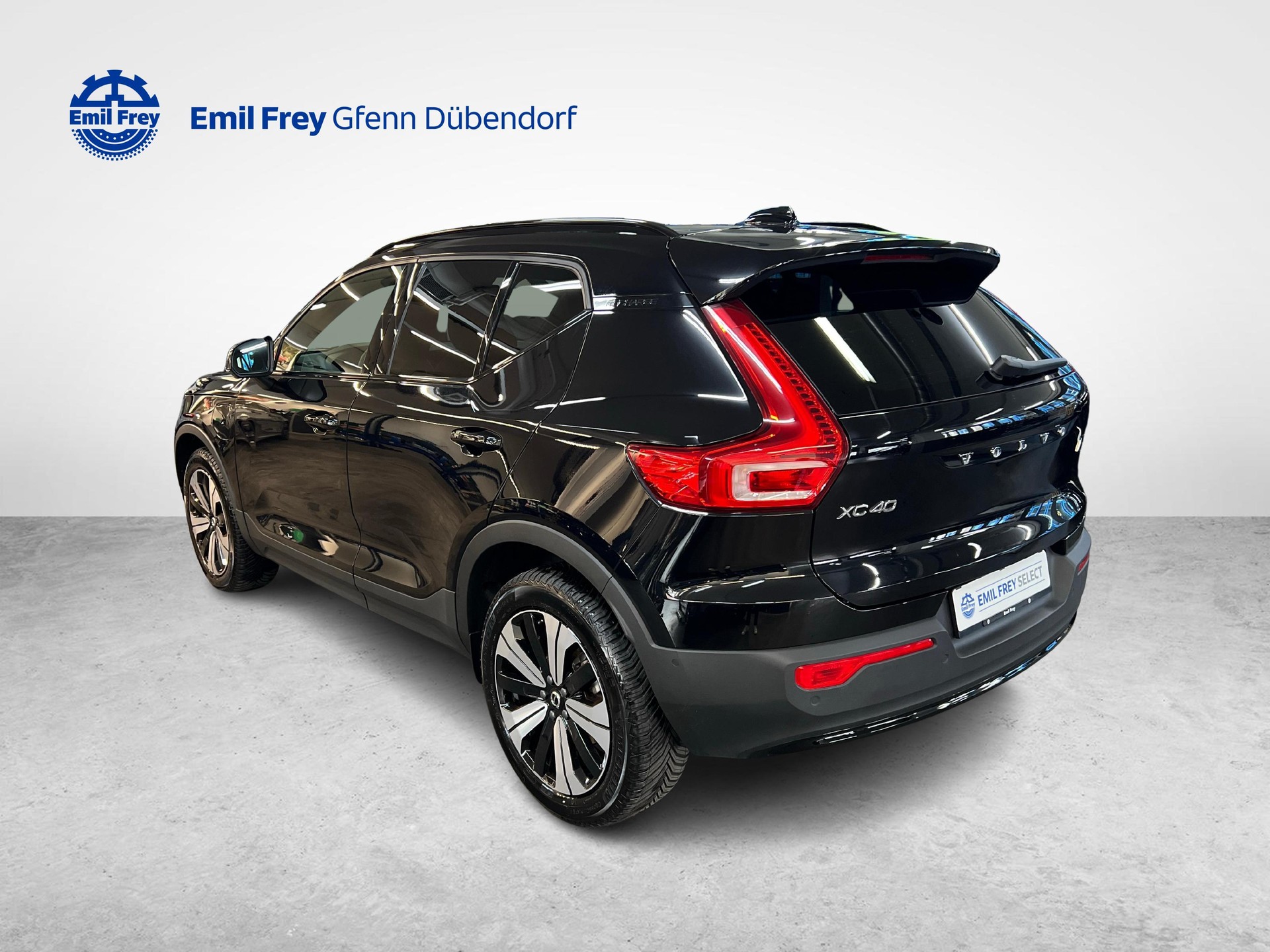 VOLVO XC40 1.5 T4 PiH Plus Dark-image-5