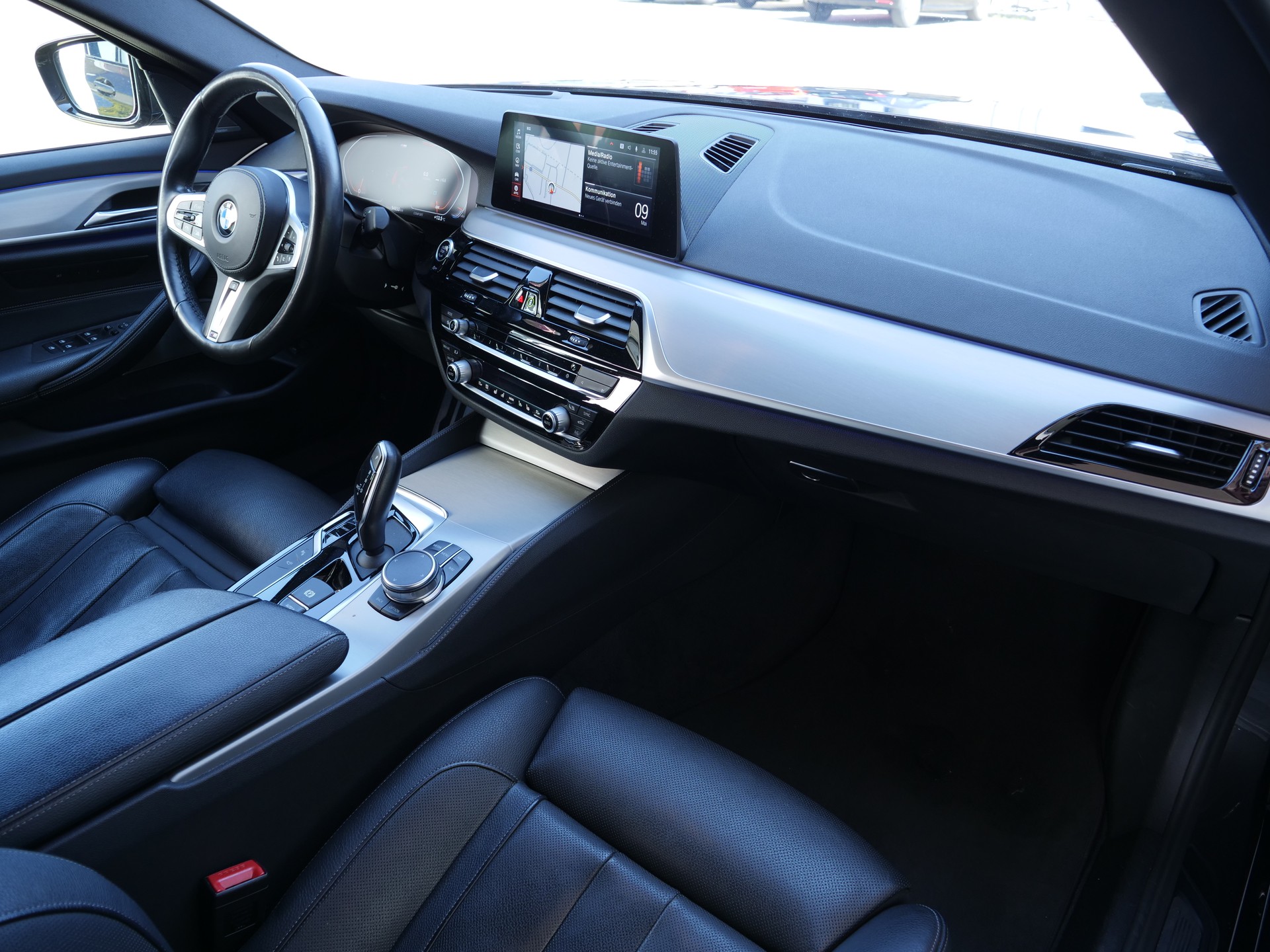 BMW 530d M-SPORTPAKET xDrive-image-8