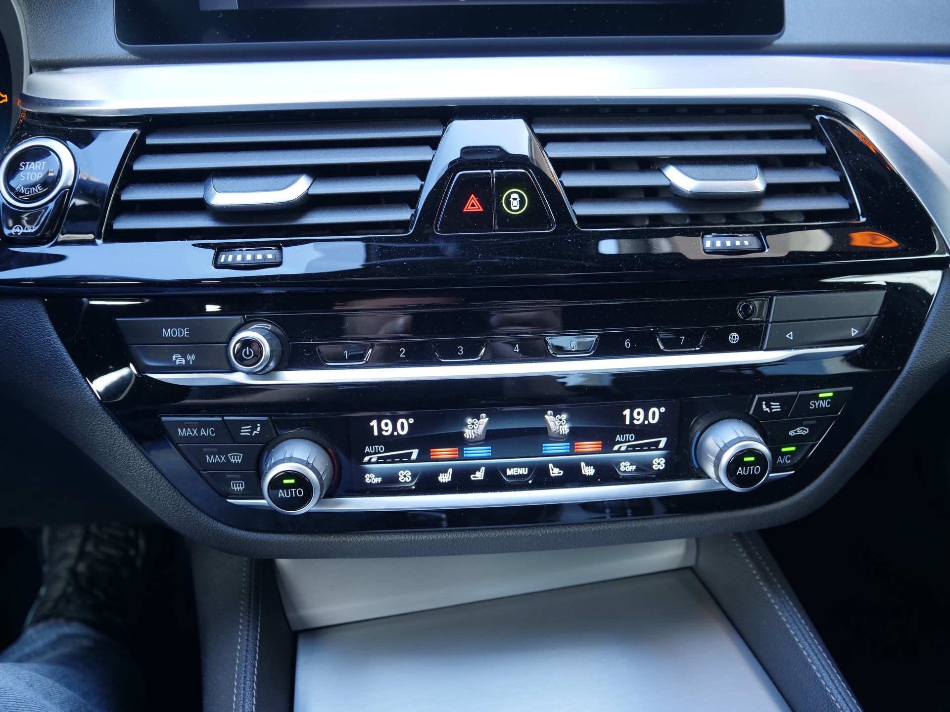 BMW 530d M-SPORTPAKET xDrive-image-17