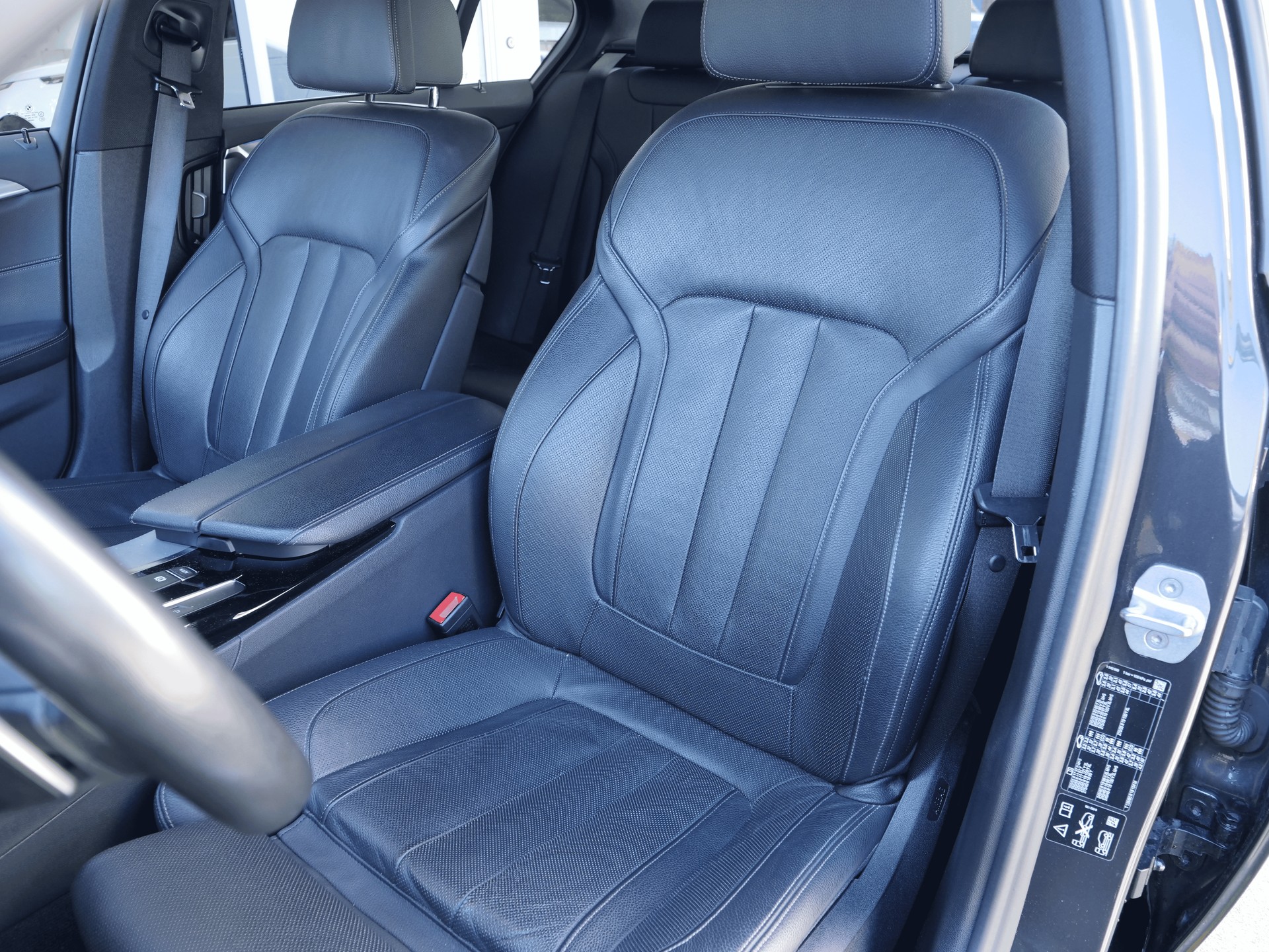BMW 530d M-SPORTPAKET xDrive-image-9