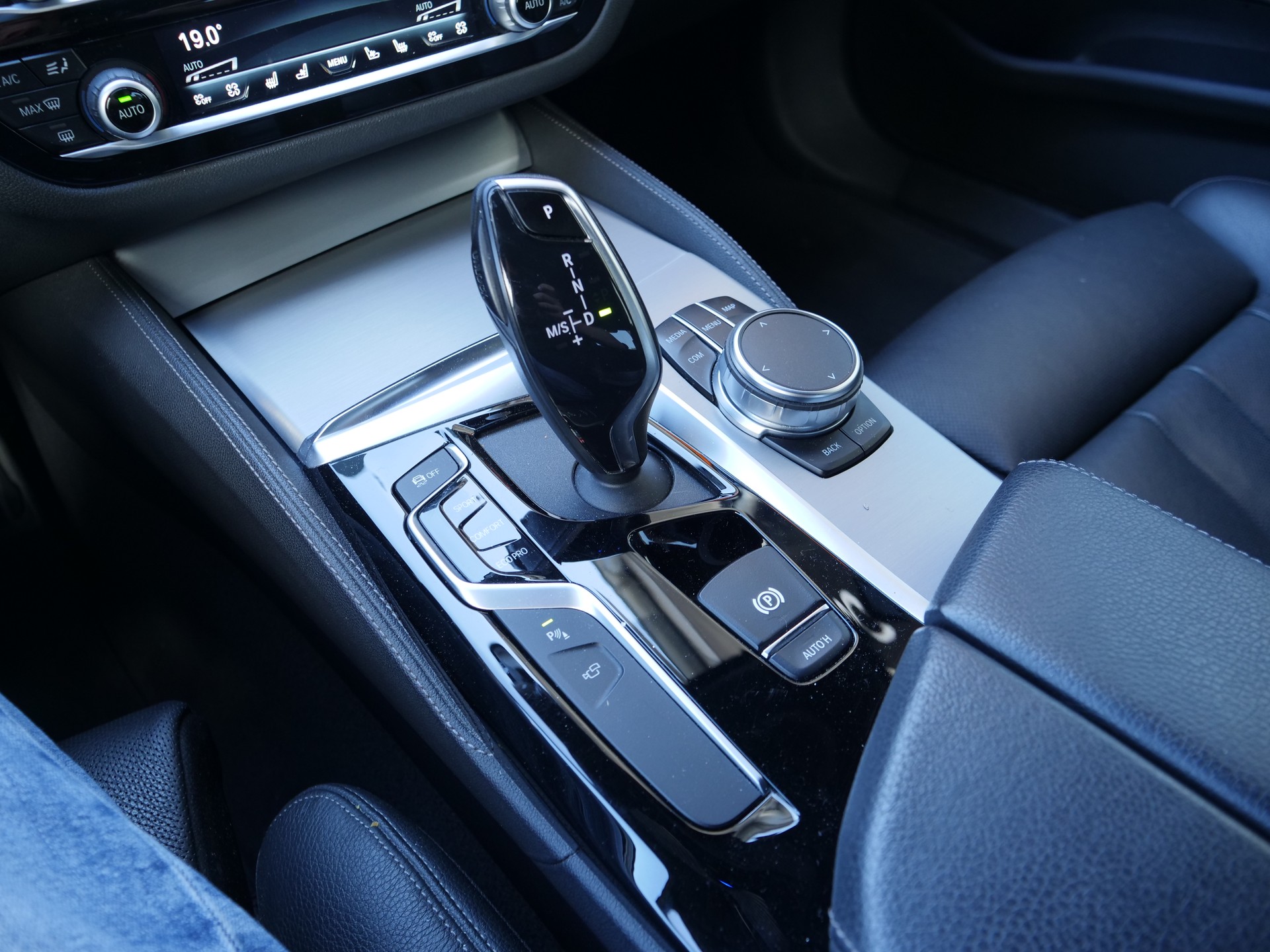 BMW 530d M-SPORTPAKET xDrive-image-18