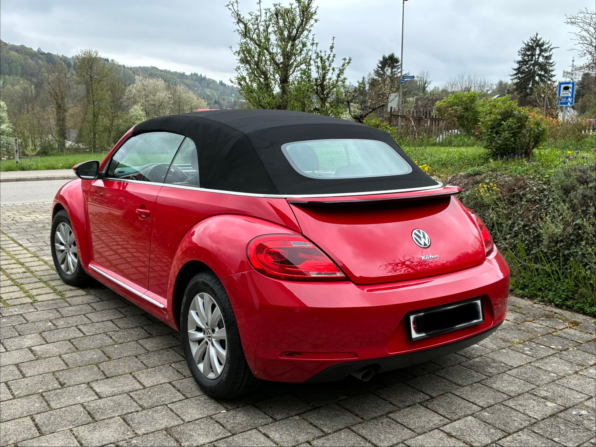 VW Beetle Cabriolet 1.2 TSI BlueMT Design DSG-image-3