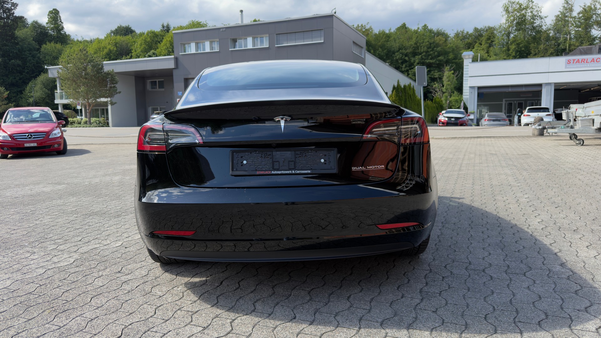 TESLA Model 3 Performance Dual Motor AWD-showroom-element-3