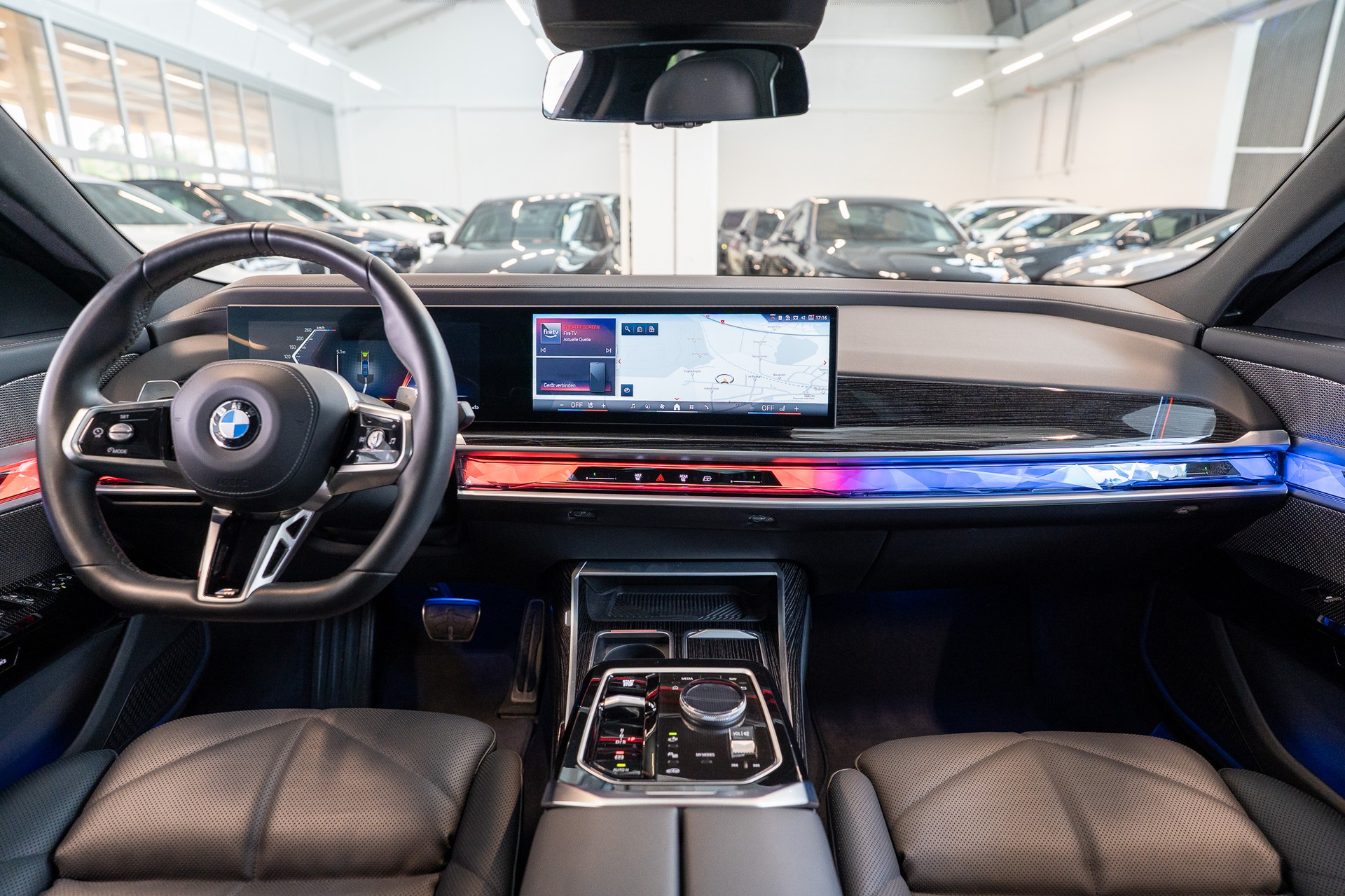 BMW 740d xDrive / / Theatre Screen / 360° Kamera / Bowers & Wilinks / Head-Up Display-image-20