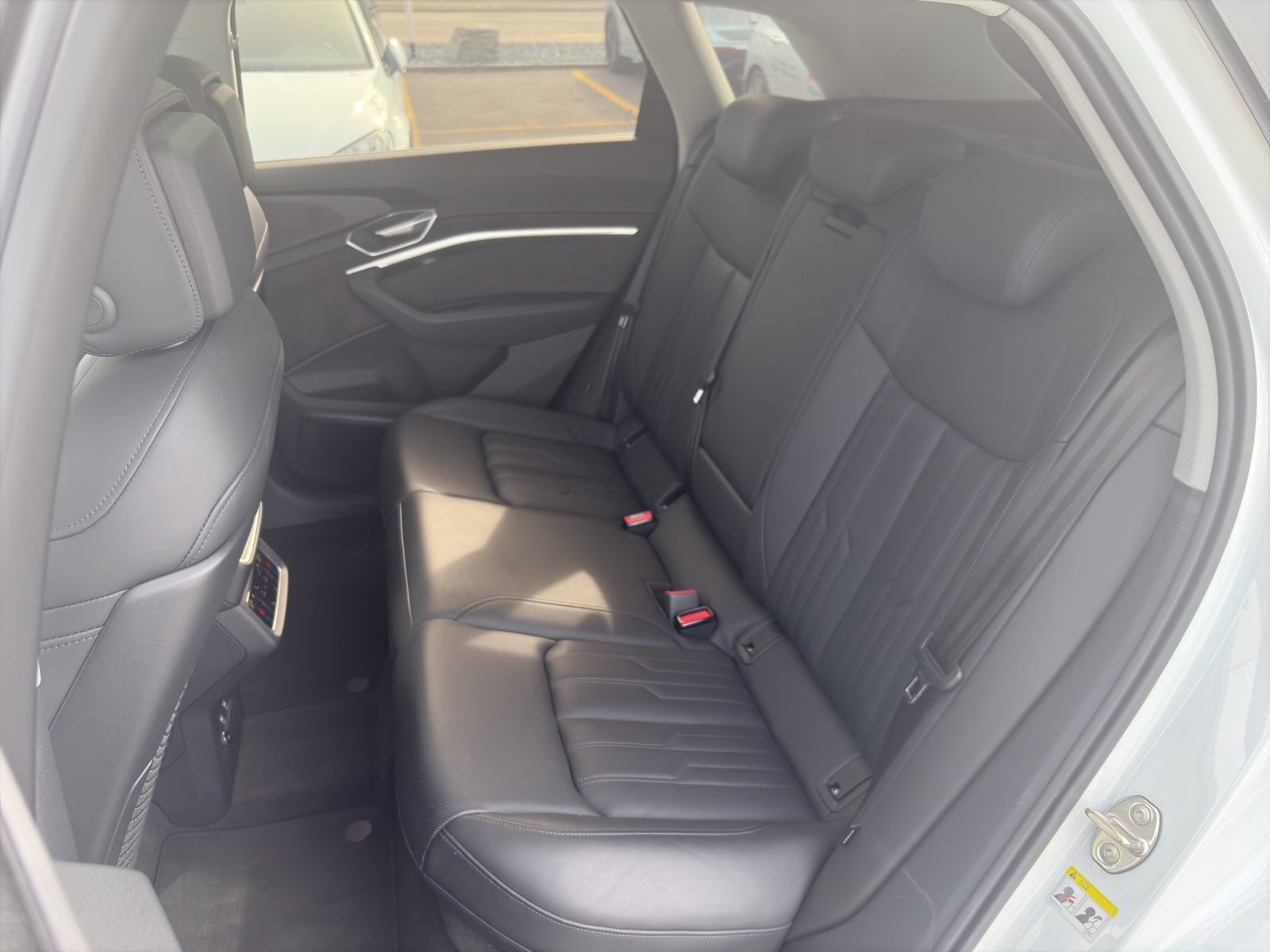 AUDI e-tron 55 Advanced quattro-image-7