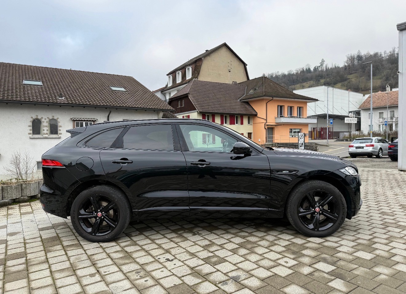 JAGUAR F-Pace 2.0d R-Sport AWD-image-3