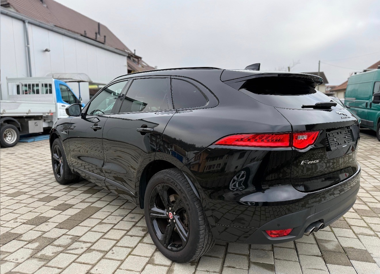 JAGUAR F-Pace 2.0d R-Sport AWD-image-6