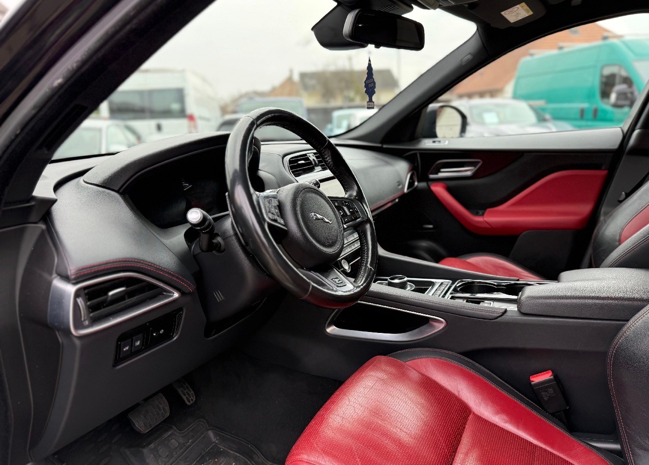 JAGUAR F-Pace 2.0d R-Sport AWD-image-10