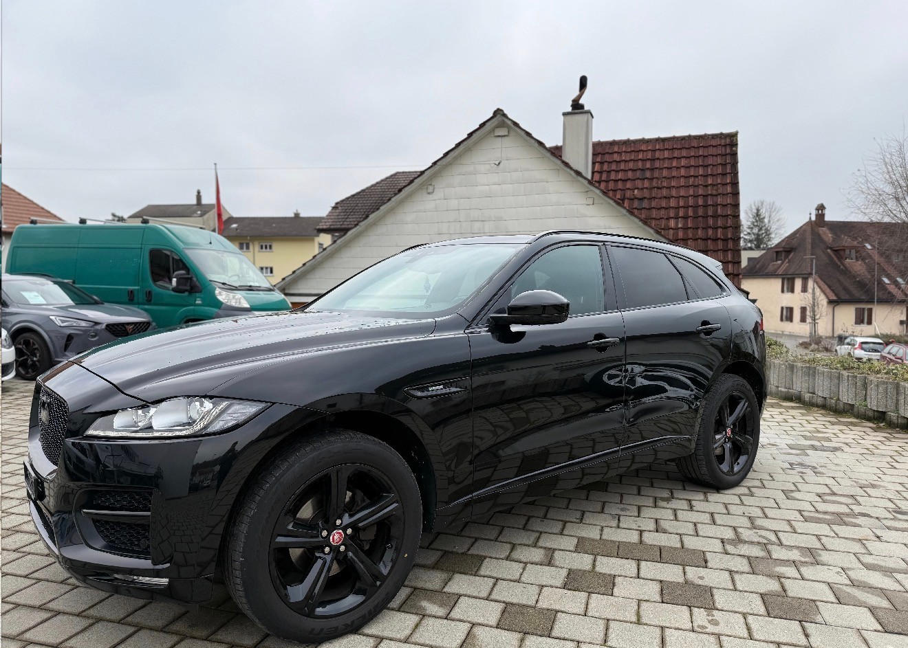 JAGUAR F-Pace 2.0d R-Sport AWD-image-7