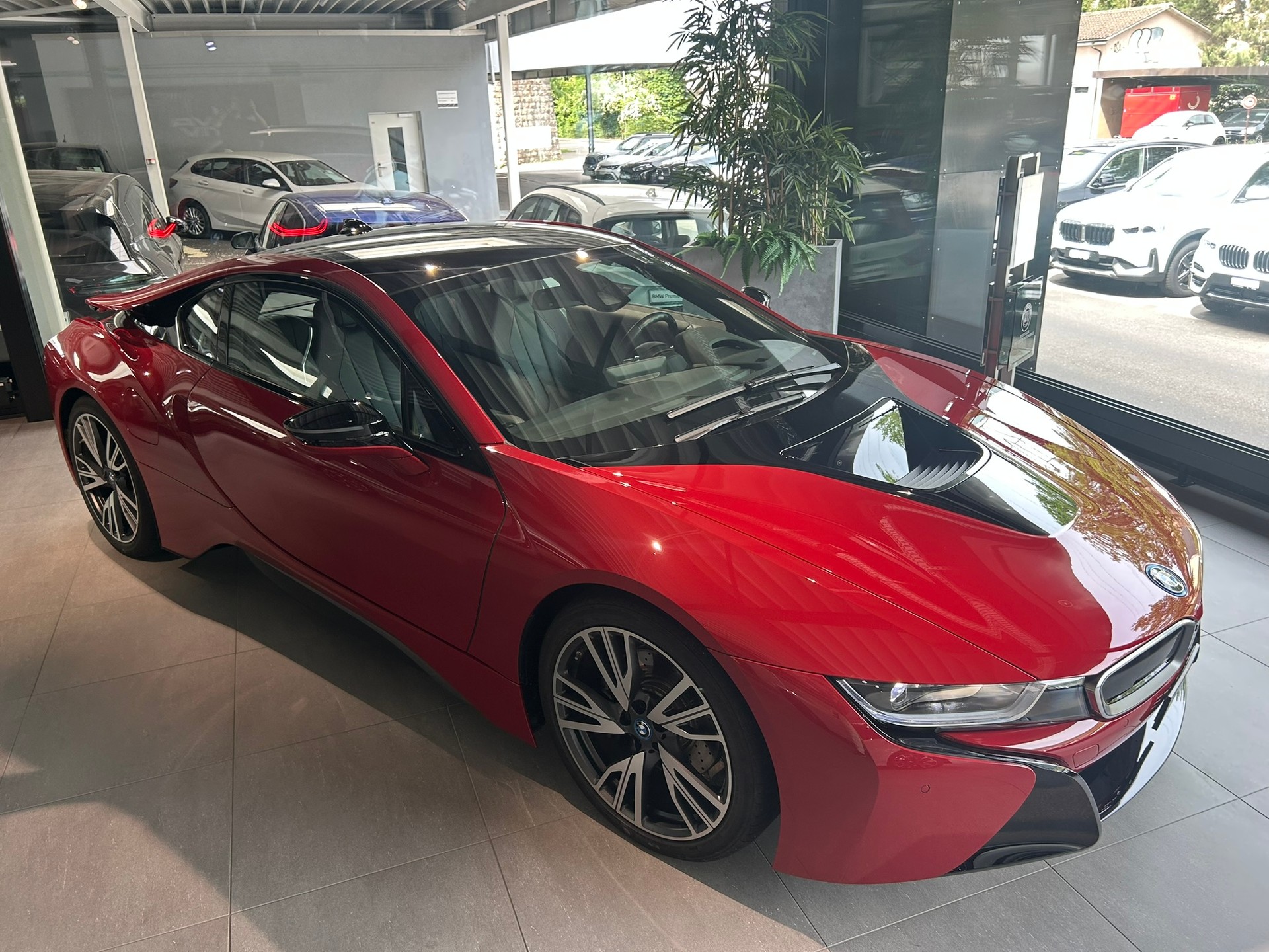 BMW i8 Coupé Protonic Red Edition-image-10