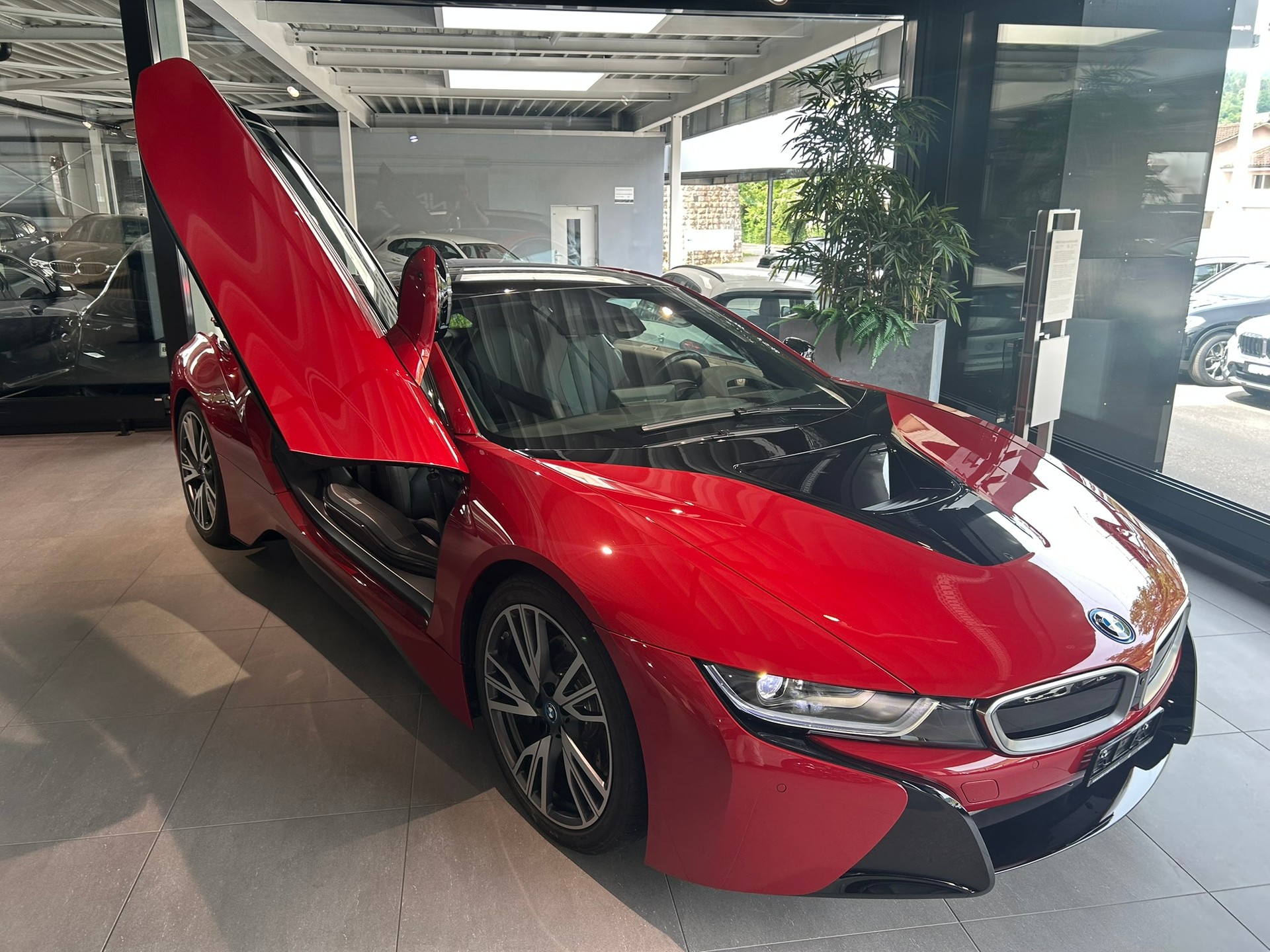 BMW i8 Coupé Protonic Red Edition-image-15