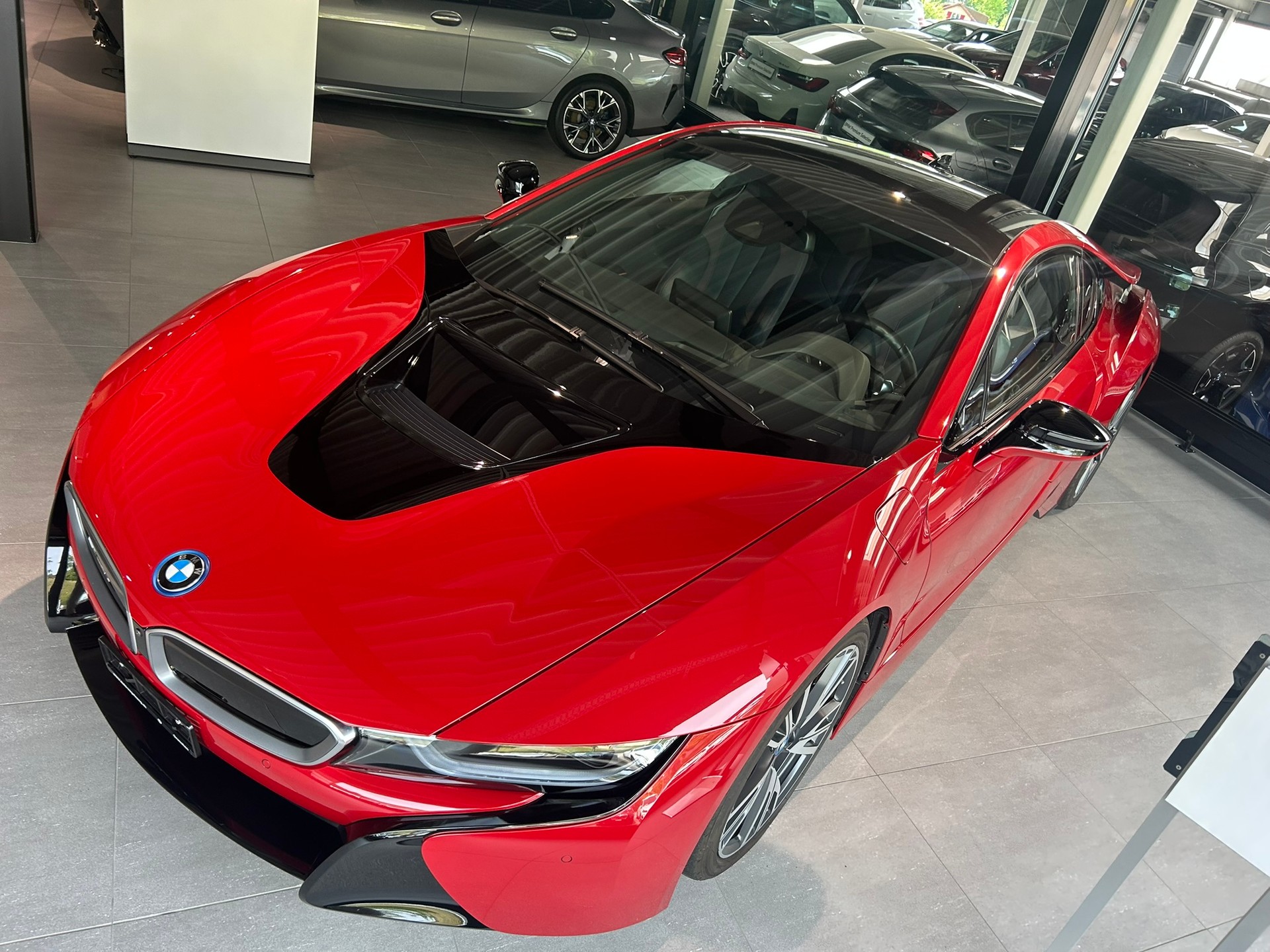 BMW i8 Coupé Protonic Red Edition-image-4