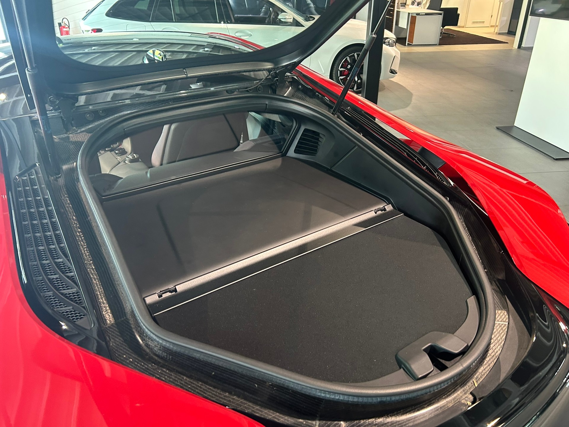 BMW i8 Coupé Protonic Red Edition-image-28