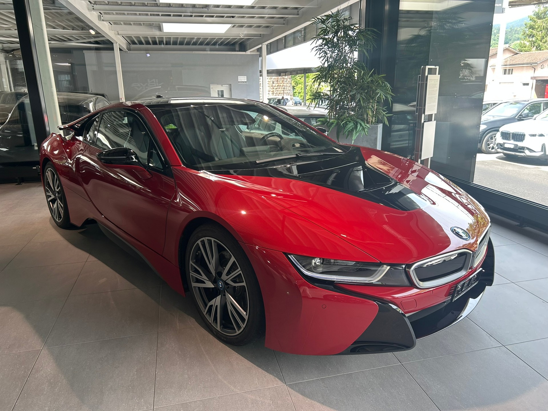 BMW i8 Coupé Protonic Red Edition-image-11