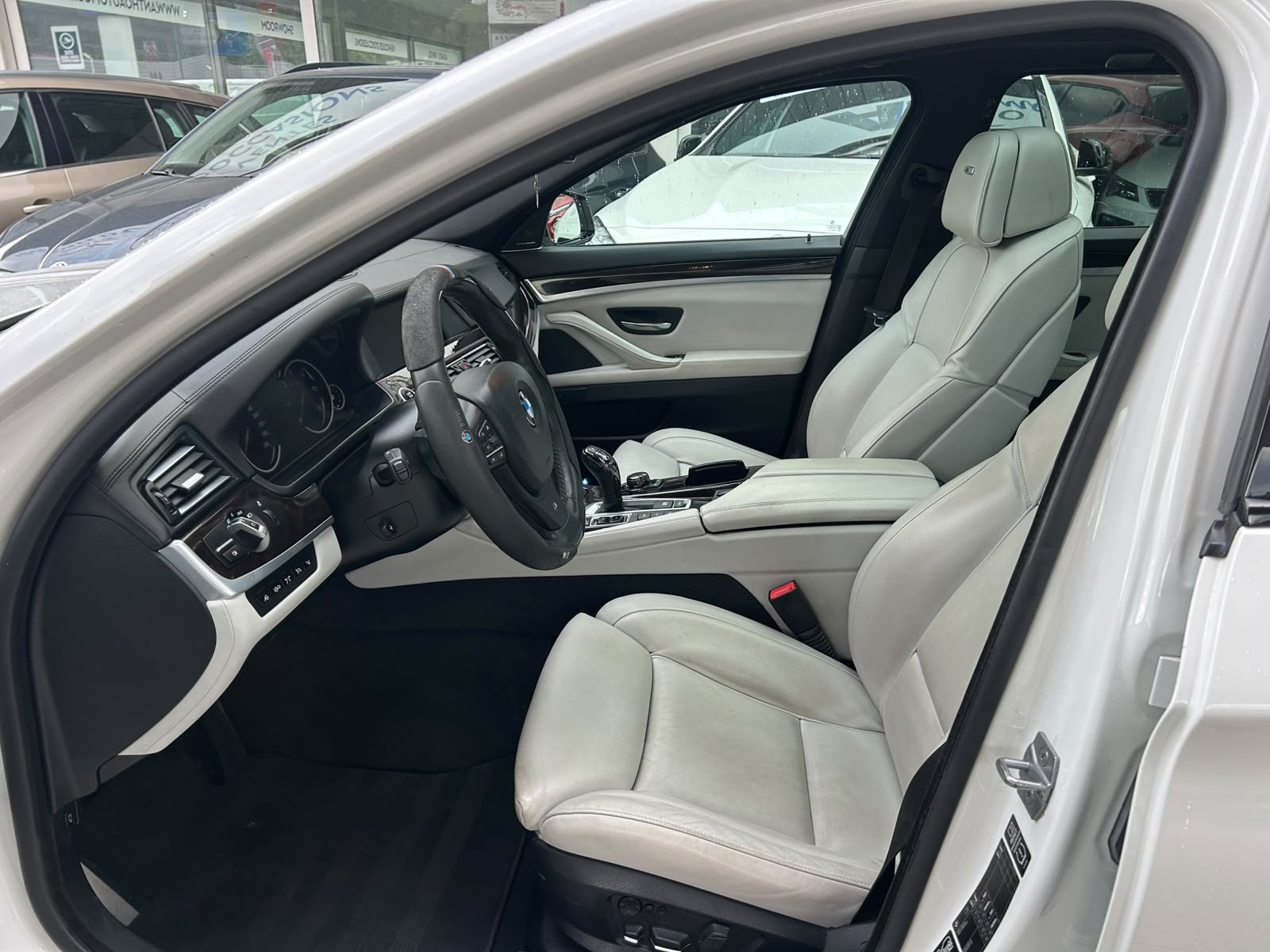BMW M550d xDrive Touring Steptronic-image-8