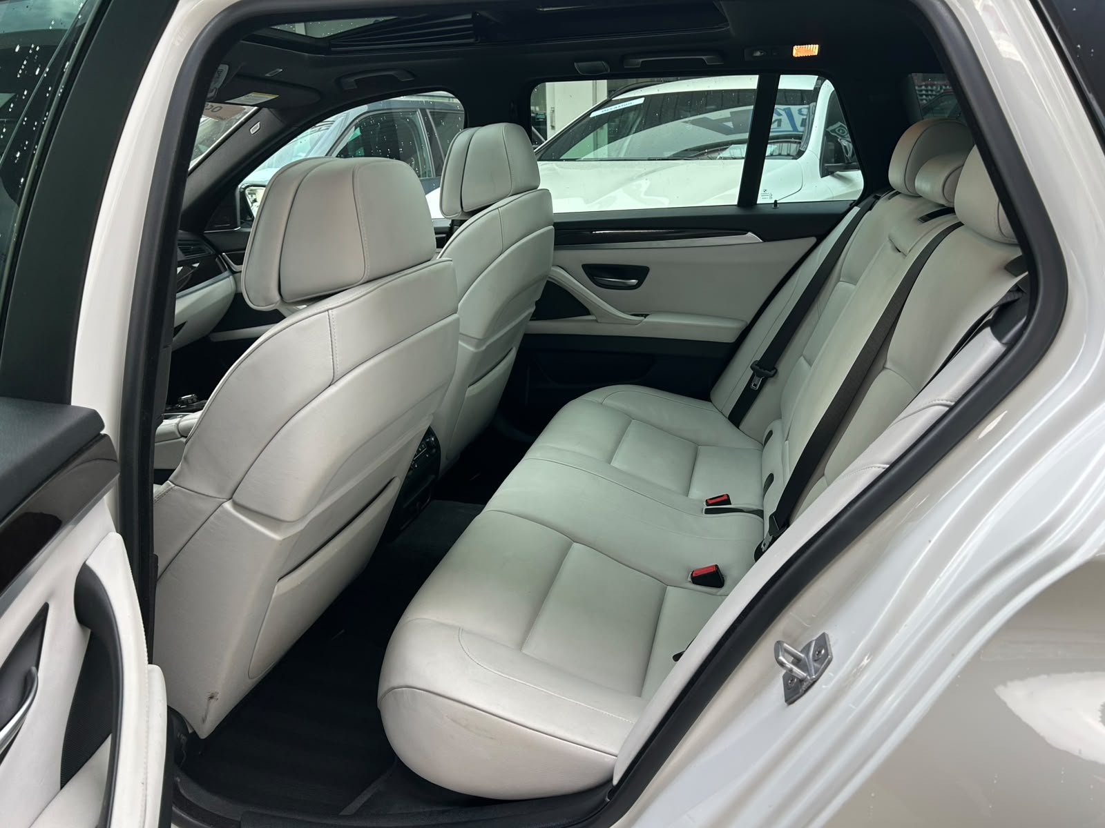 BMW M550d xDrive Touring Steptronic-image-5