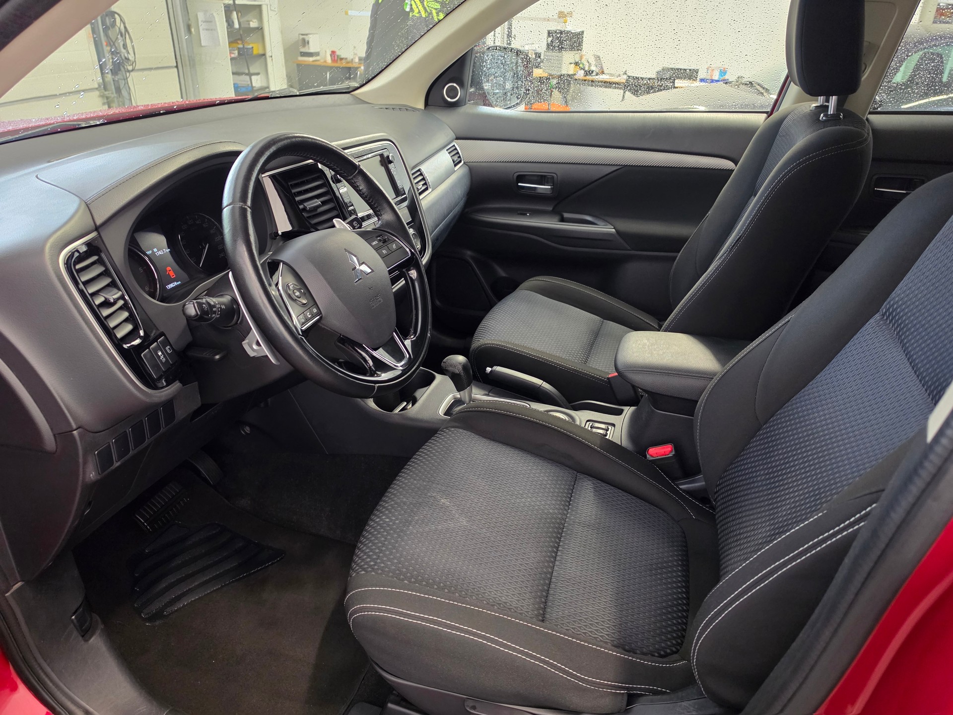 MITSUBISHI Outlander 2.2 DID Style 4WD Automatic 7 Sitzplätze-image-3