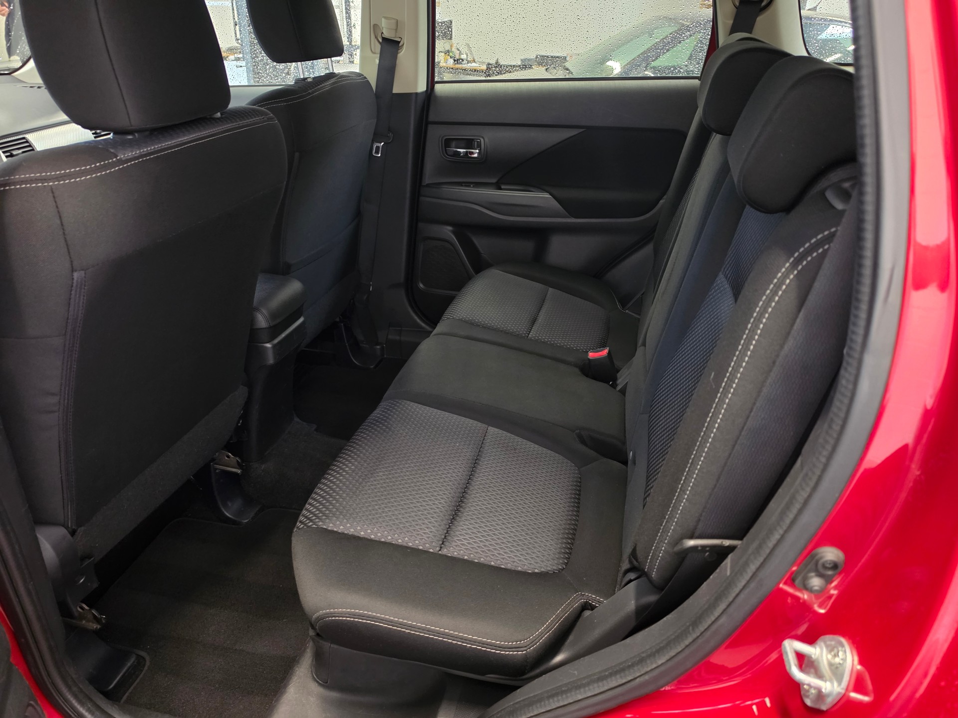 MITSUBISHI Outlander 2.2 DID Style 4WD Automatic 7 Sitzplätze-image-4