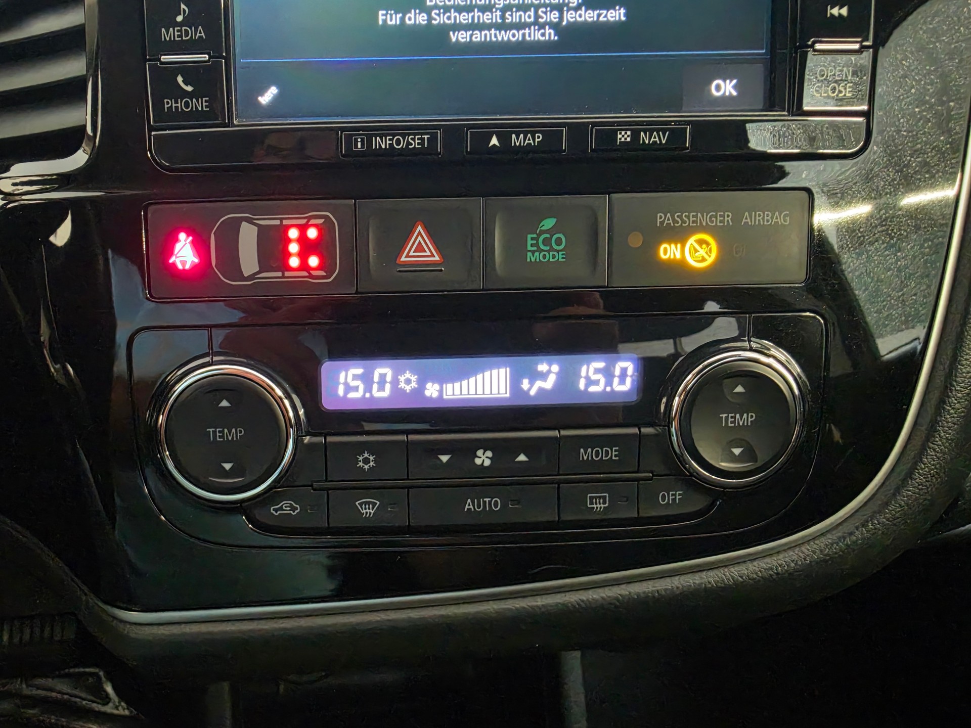 MITSUBISHI Outlander 2.2 DID Style 4WD Automatic 7 Sitzplätze-image-9