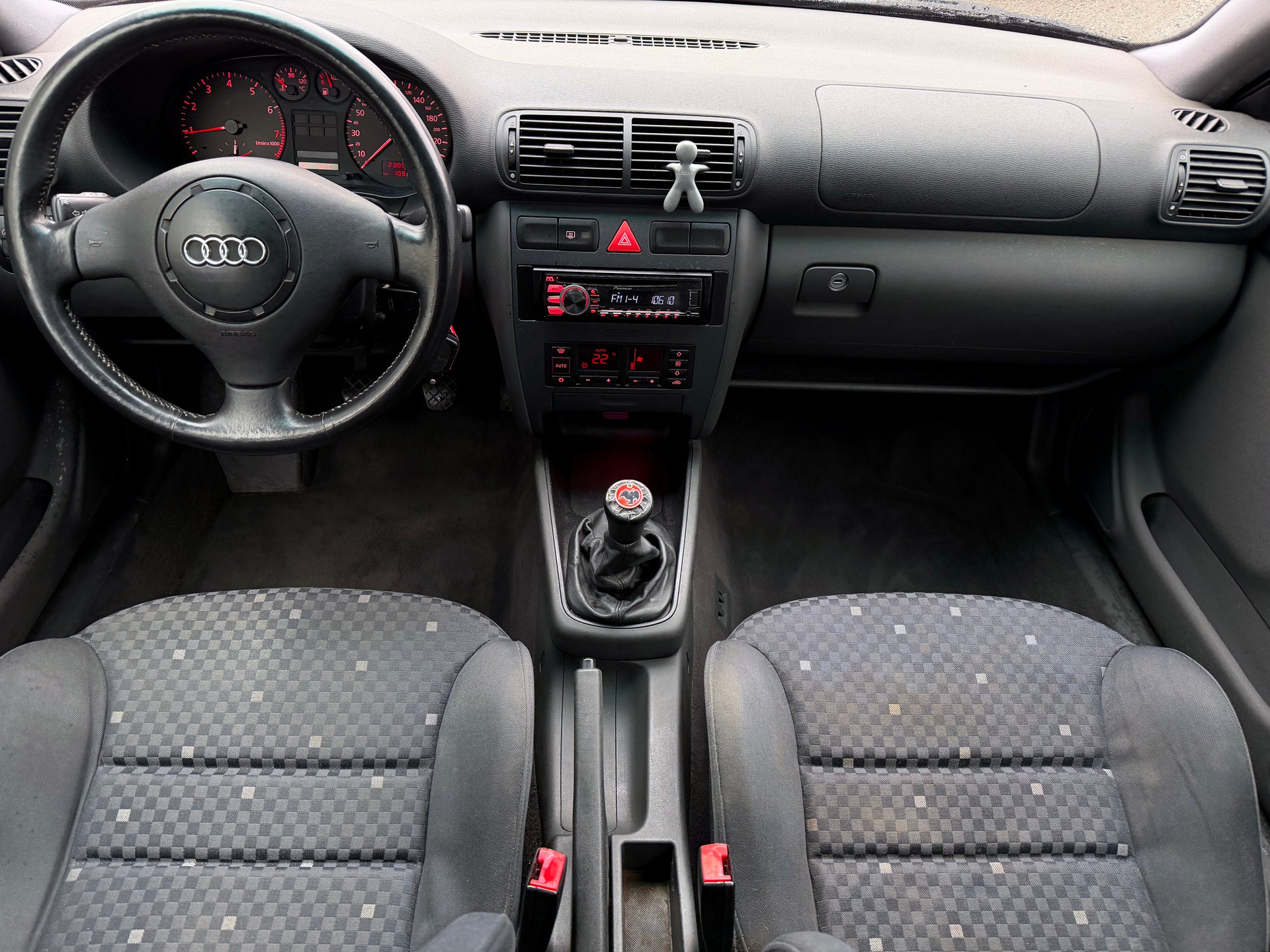 AUDI A3 1.8 T Ambiente-image-11