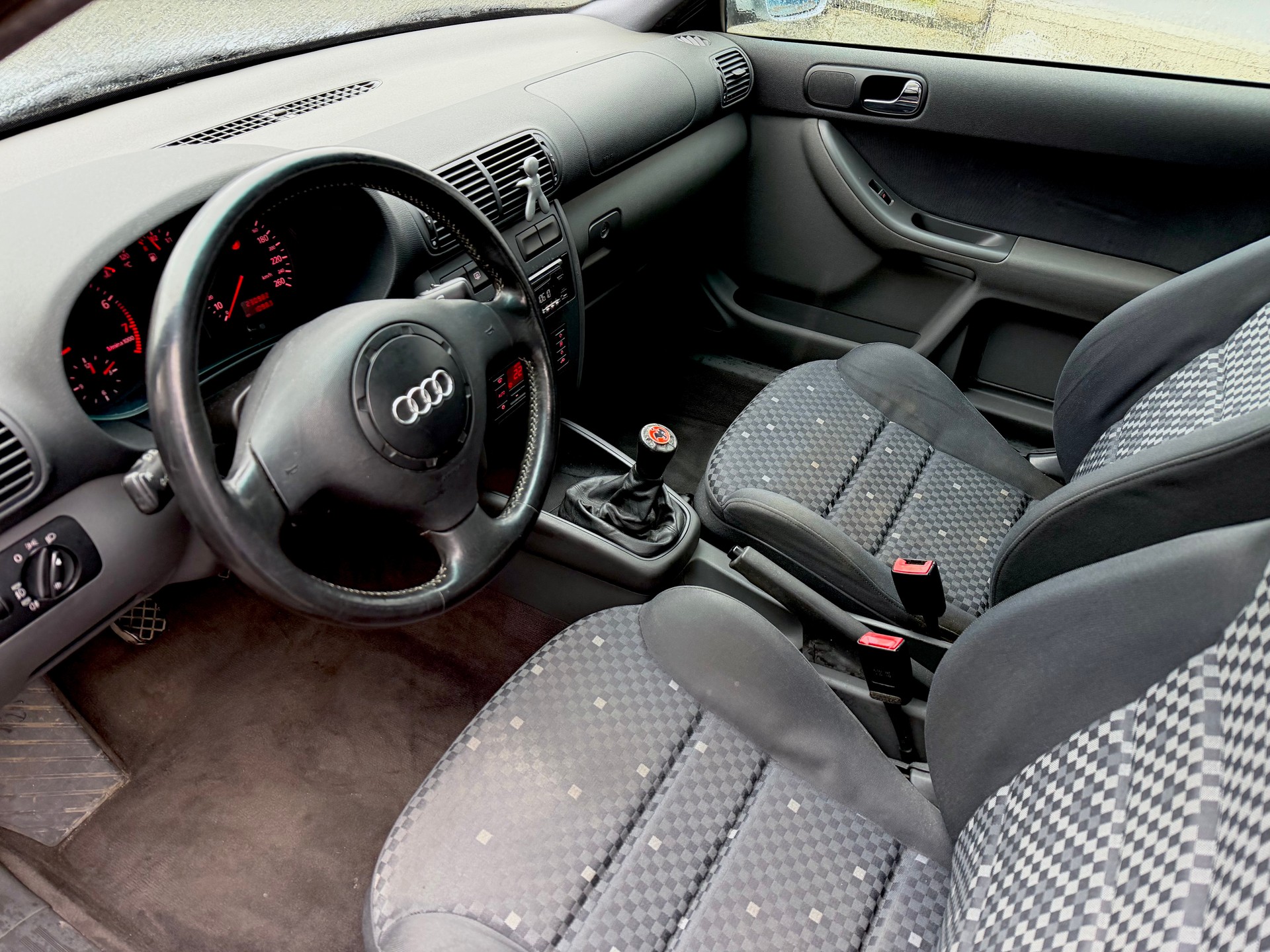 AUDI A3 1.8 T Ambiente-image-9
