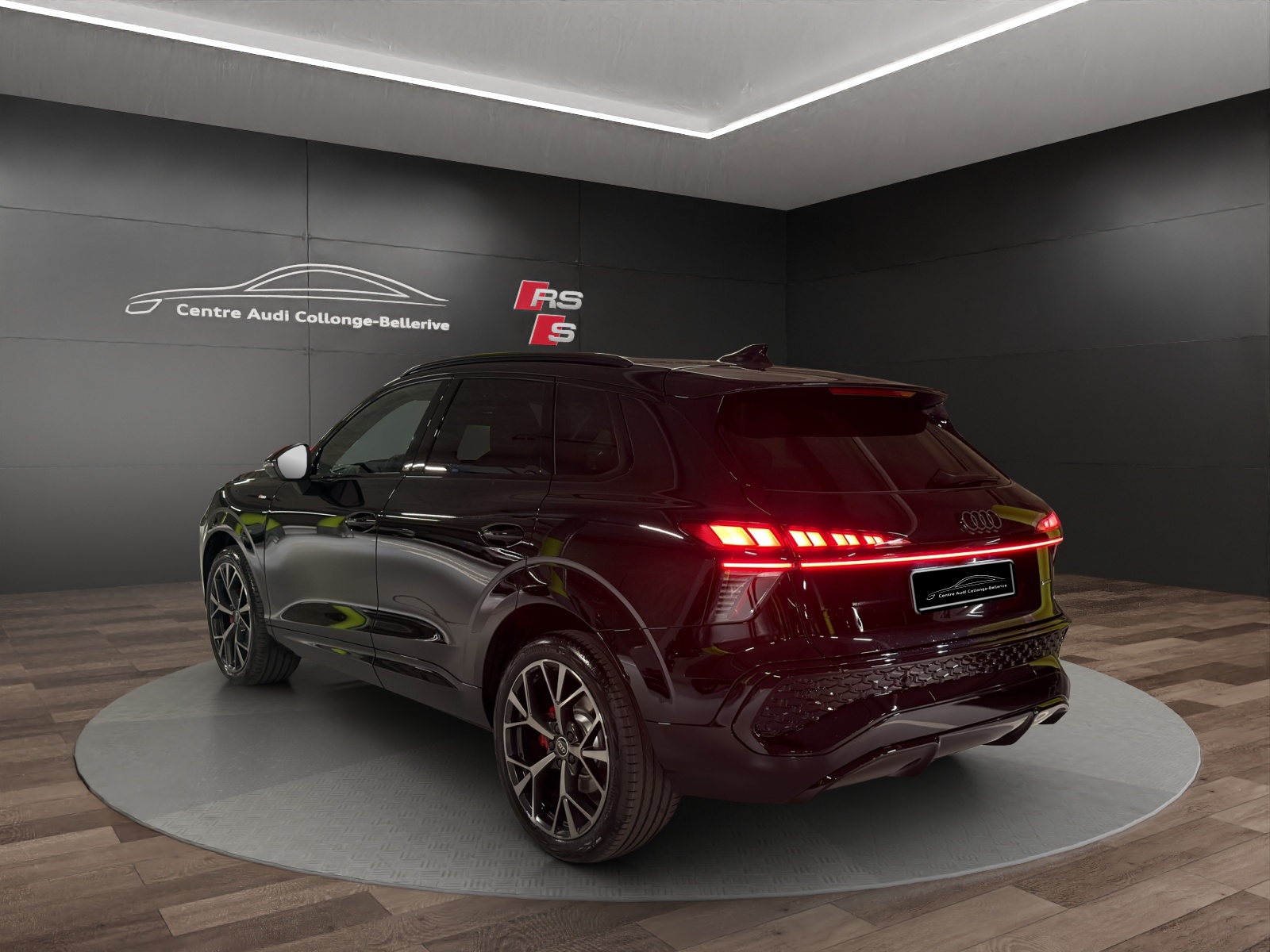 AUDI Q3 SUV TFSI quattro 195 kW S tronic-image-3