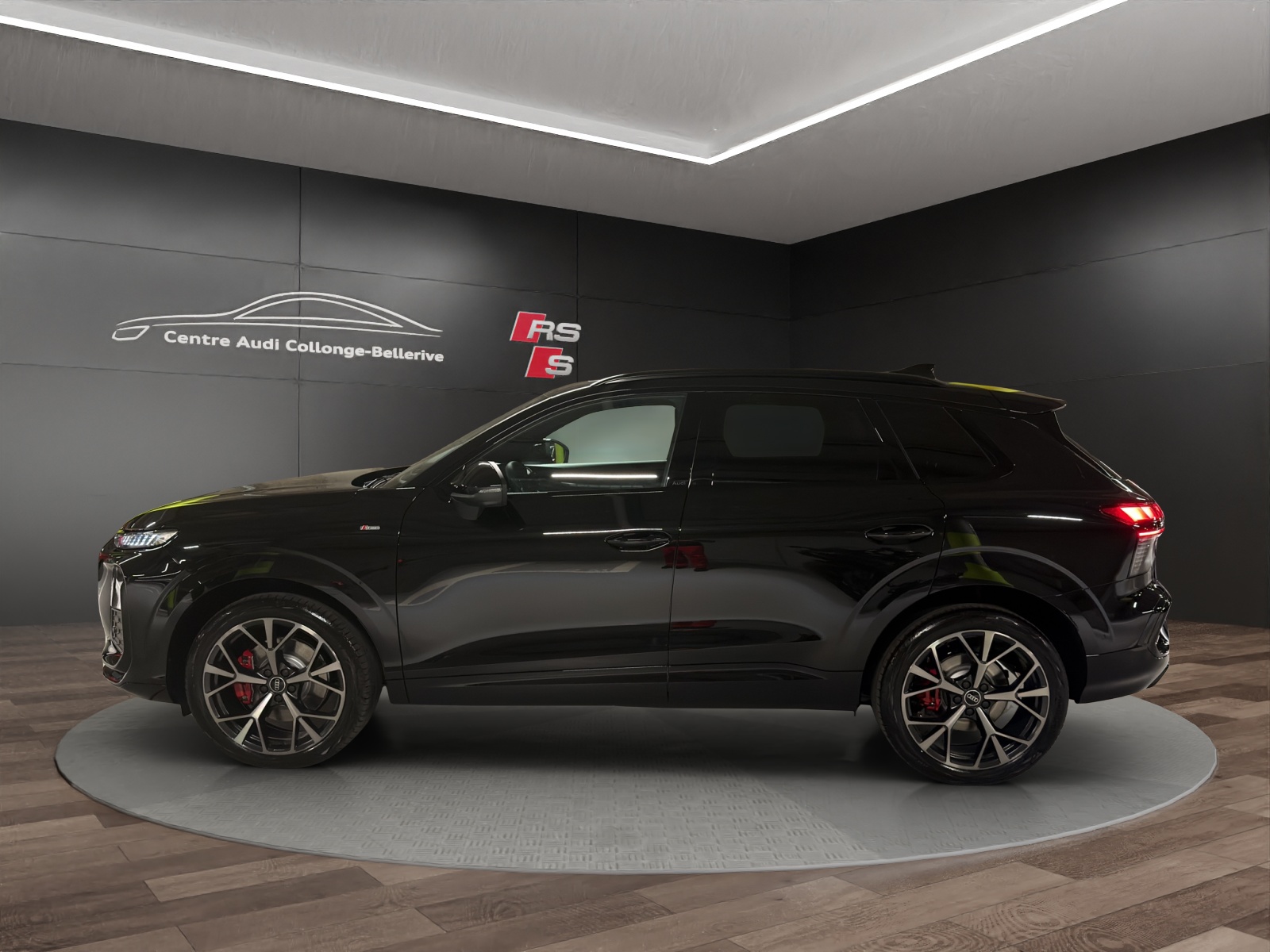 AUDI Q3 SUV TFSI quattro 195 kW S tronic-image-2