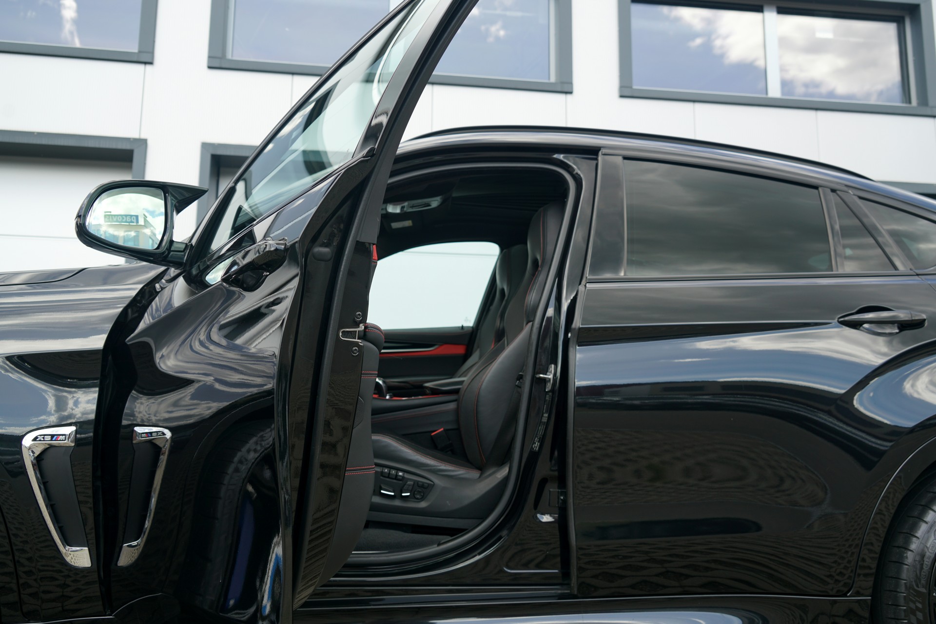 BMW X6M Edition Black Fire Steptronic (CH)-image-4