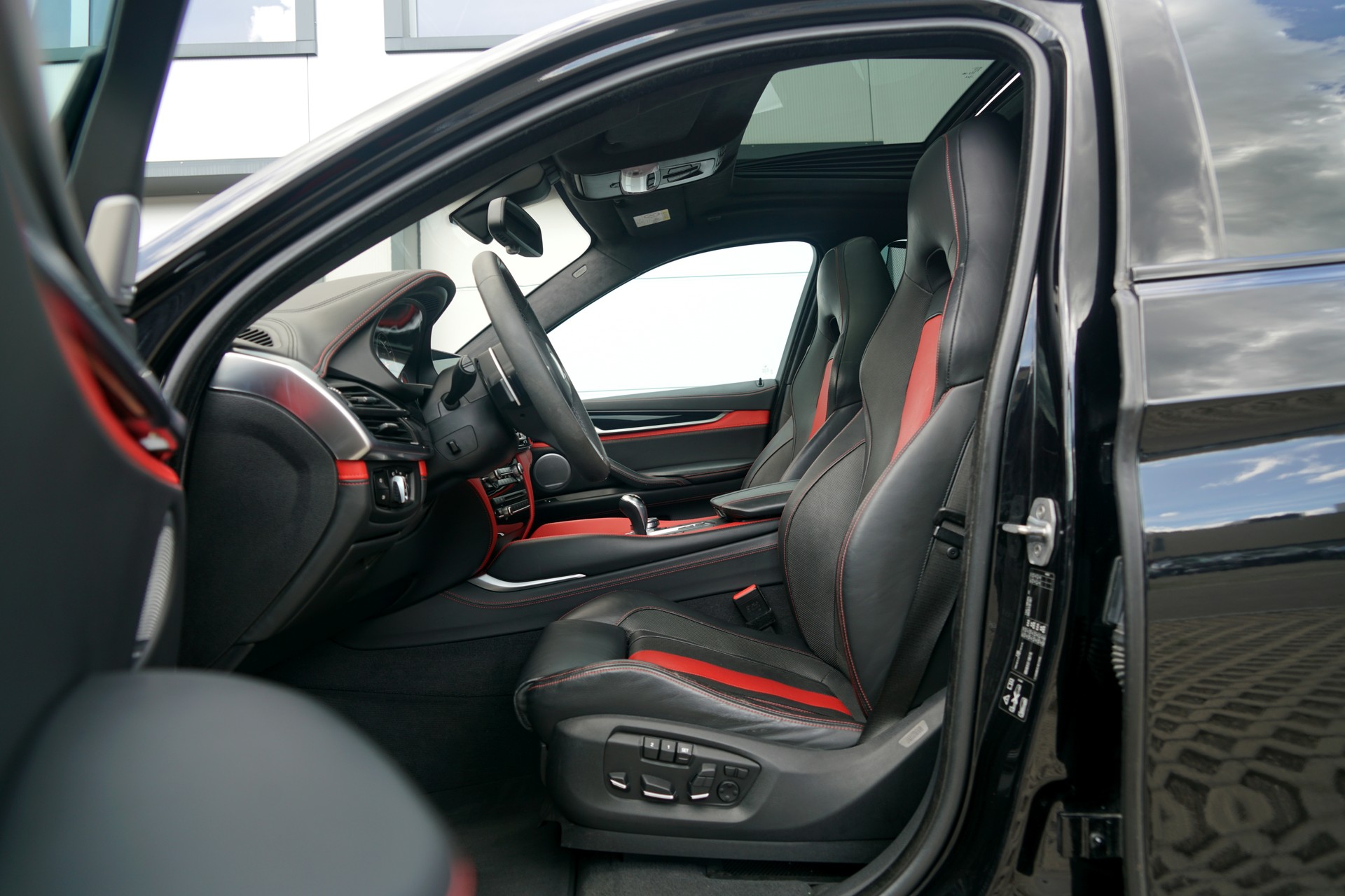 BMW X6M Edition Black Fire Steptronic (CH)-image-10