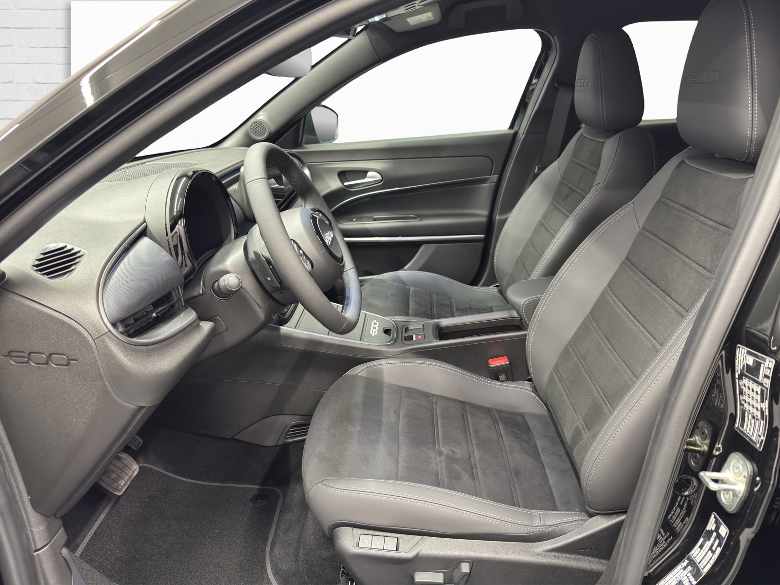 FIAT 600 1.2 Hybrid 145 Sport-image-6