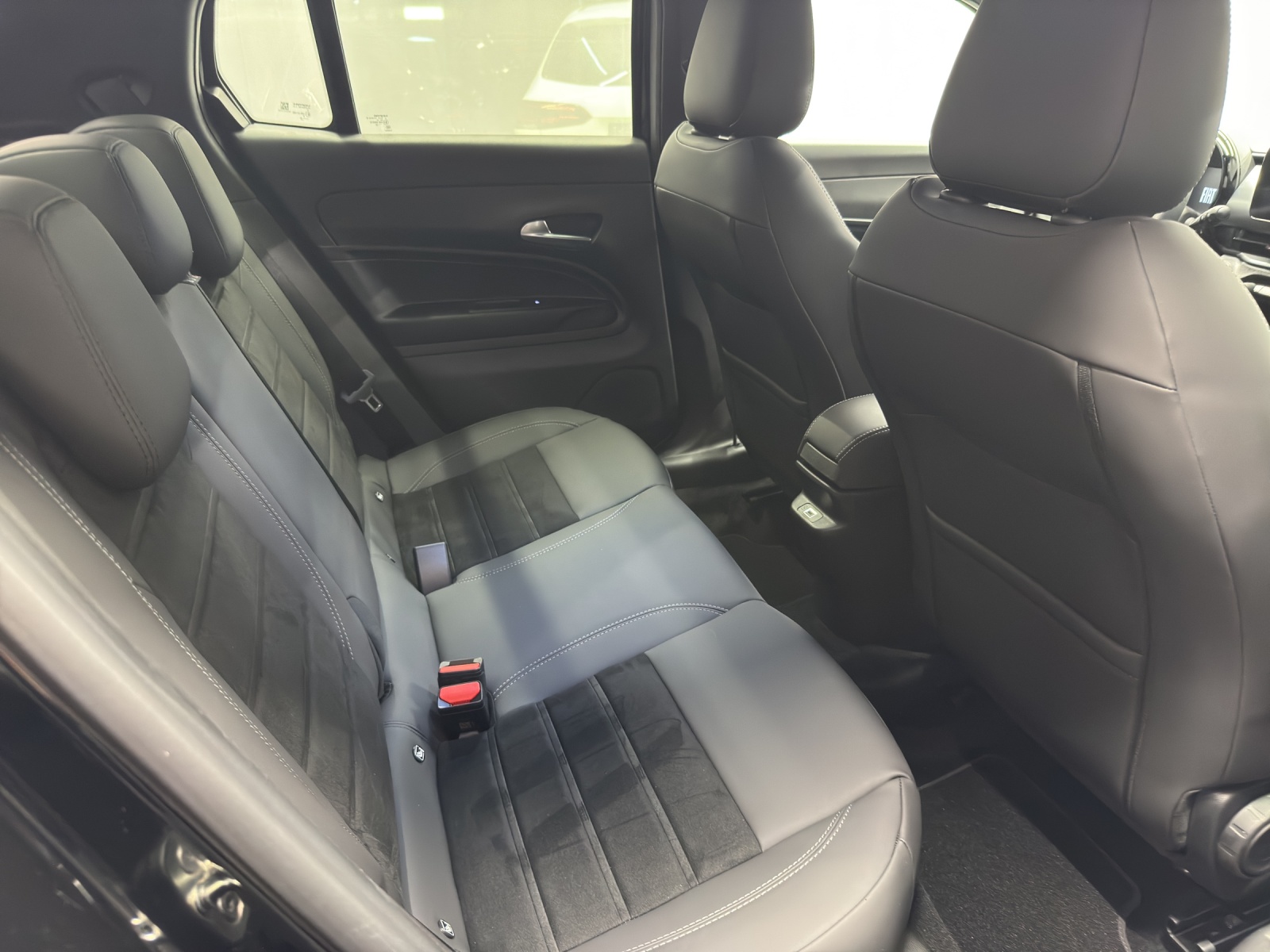 FIAT 600 1.2 Hybrid 145 Sport-image-9