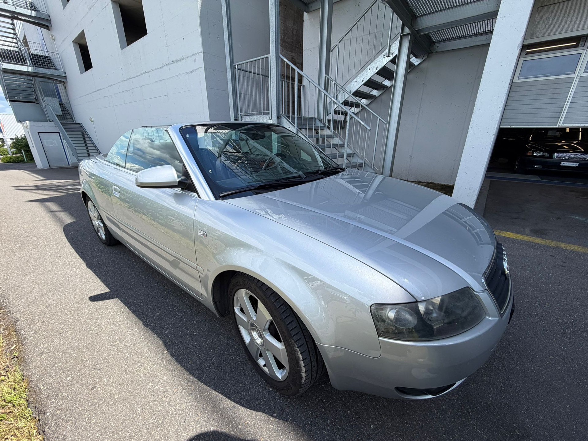 AUDI A4 Cabriolet 2.4 V6-image-4