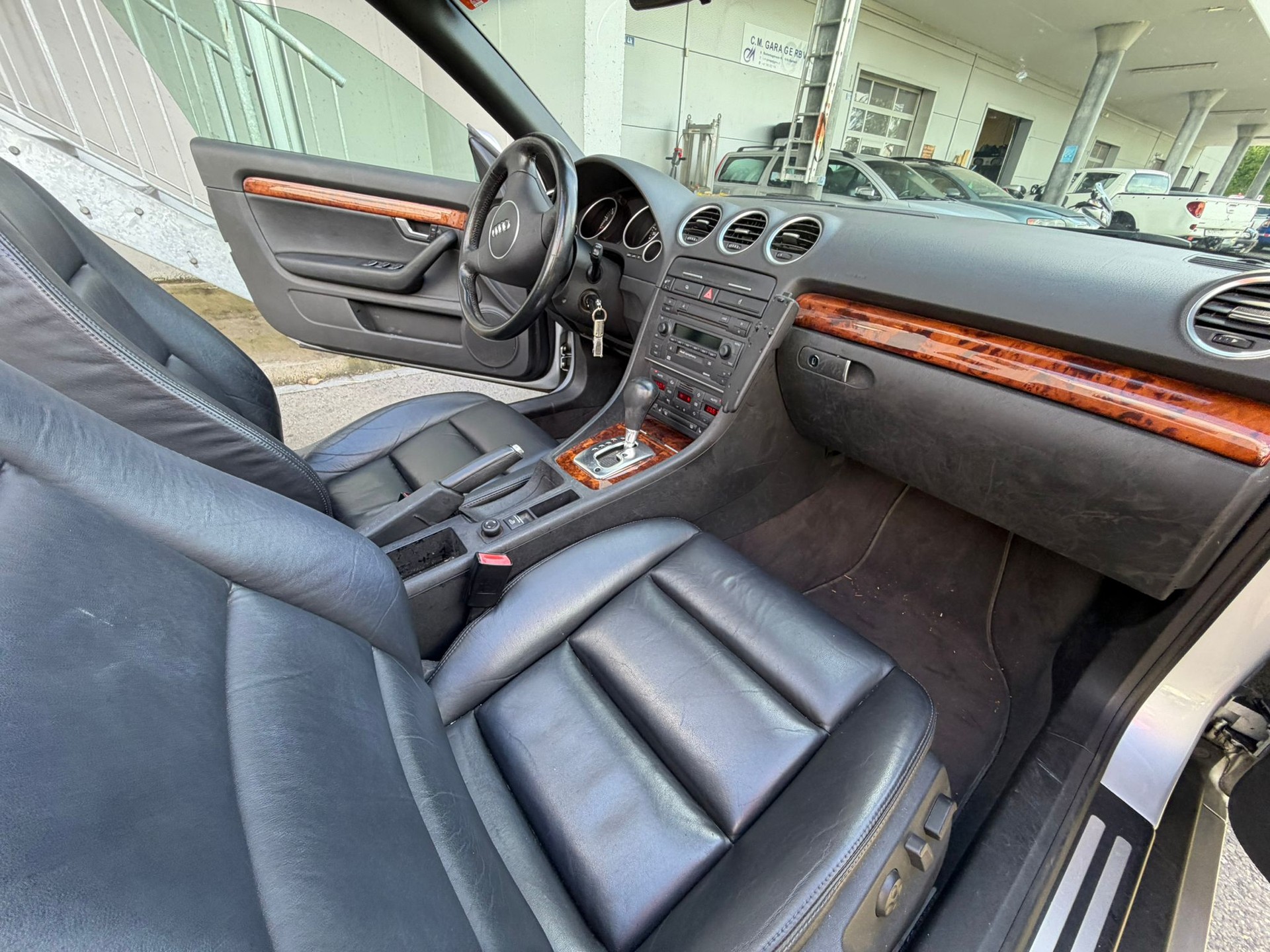 AUDI A4 Cabriolet 2.4 V6-image-7