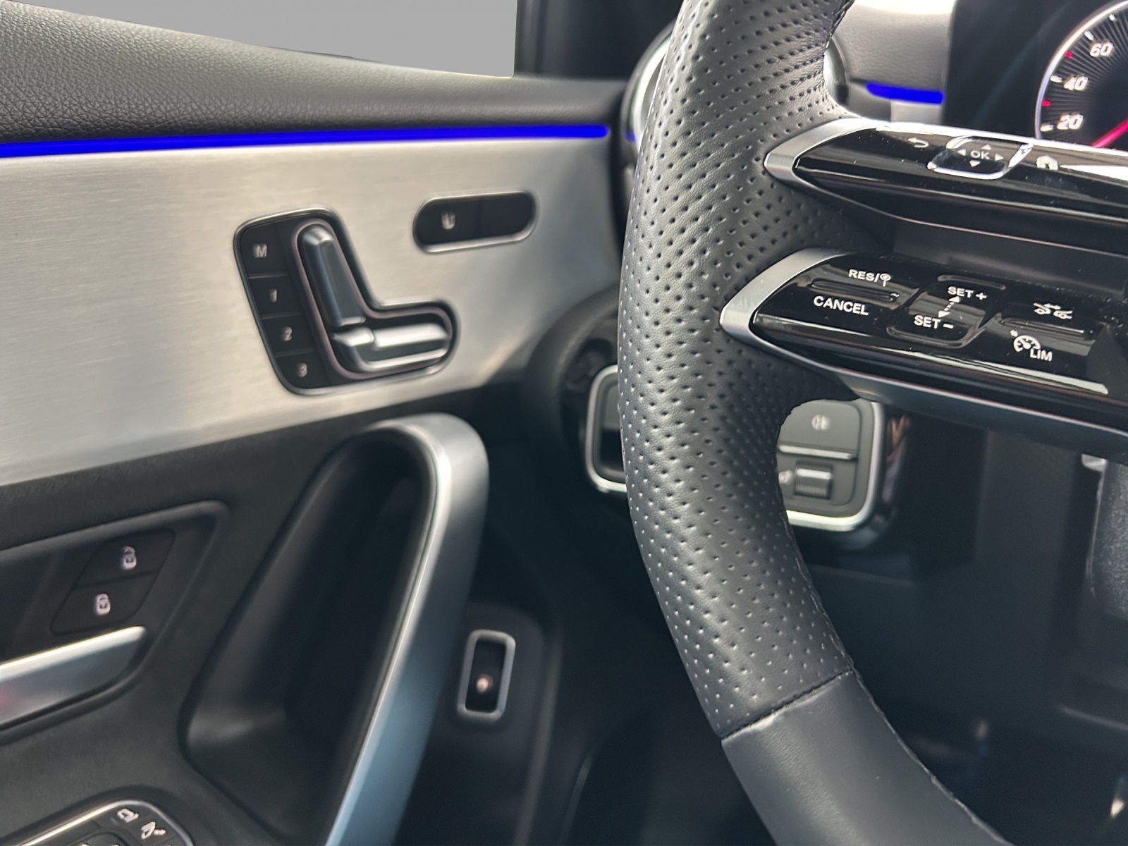 MERCEDES-BENZ A 250 e EQ Star 8G-DCT-image-12