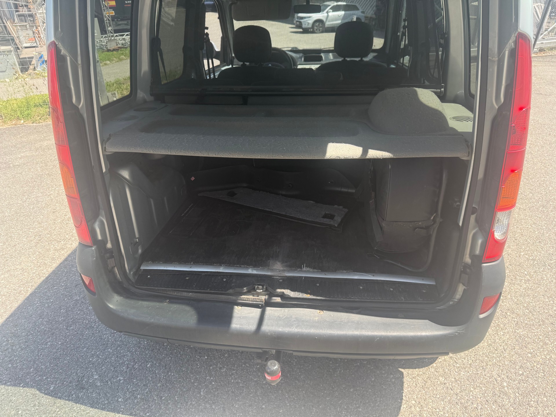 RENAULT Kangoo 1.6 16V Privilège 4x4-image-6