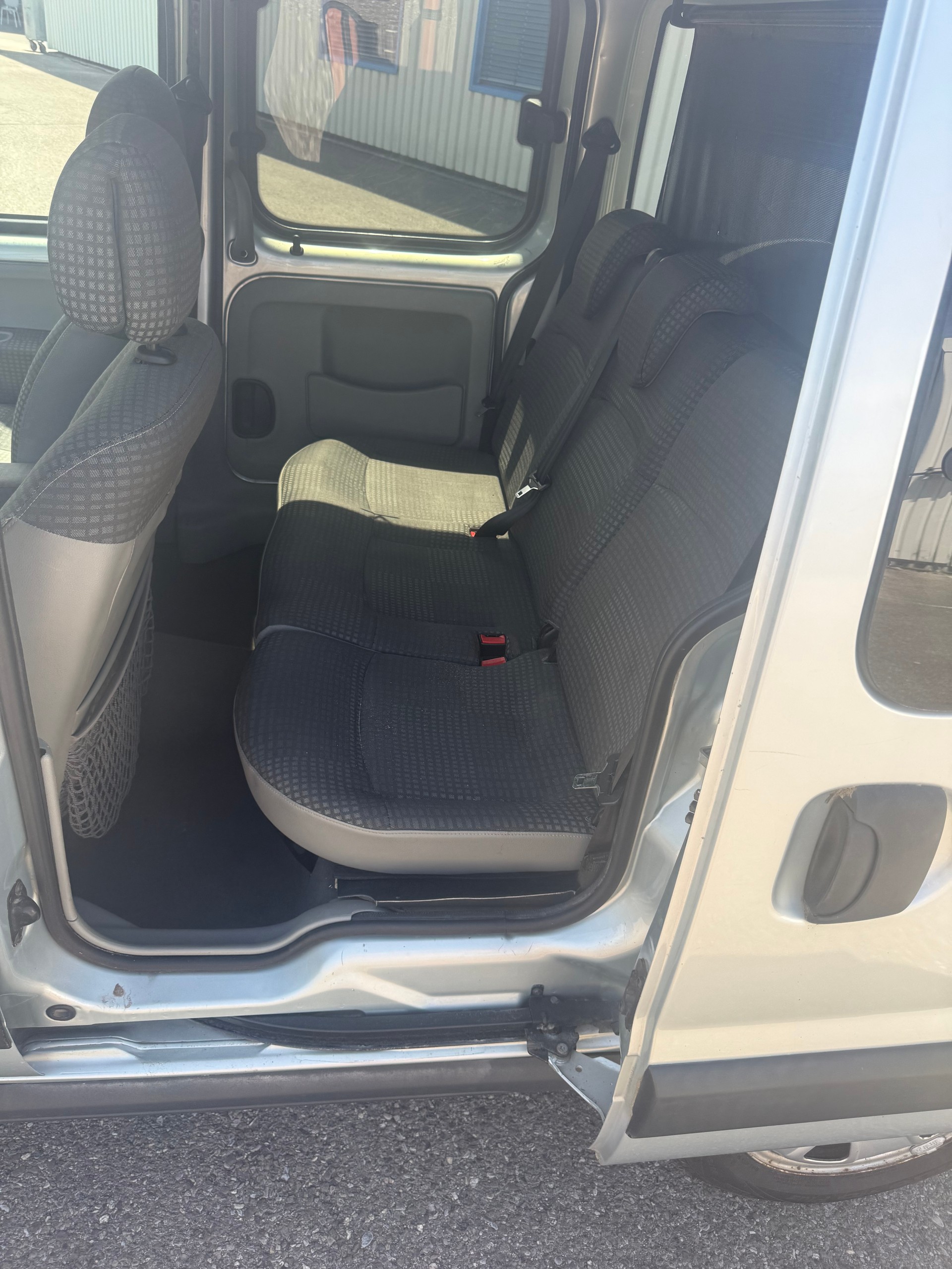 RENAULT Kangoo 1.6 16V Privilège 4x4-image-7