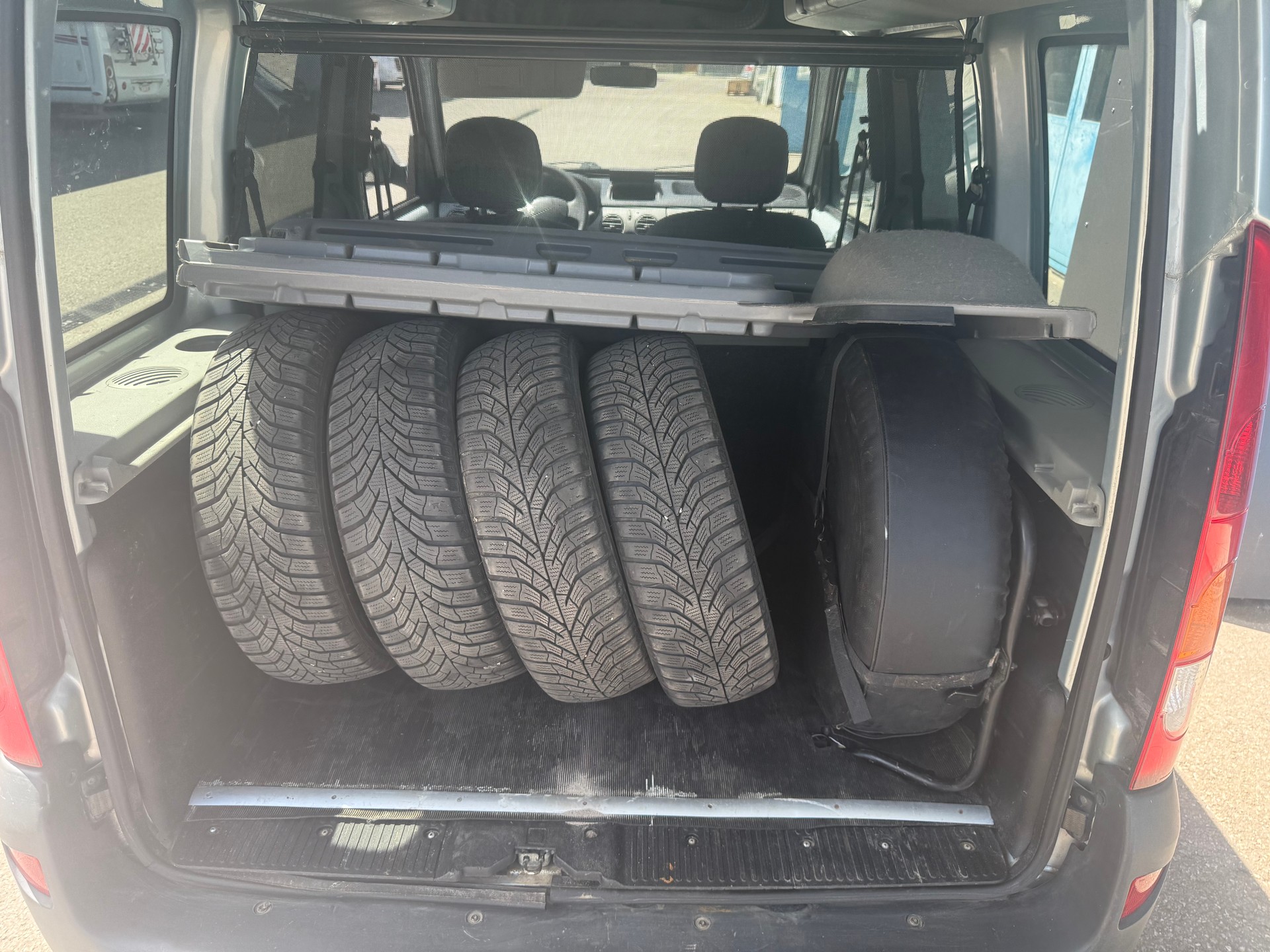 RENAULT Kangoo 1.6 16V Privilège 4x4-image-12