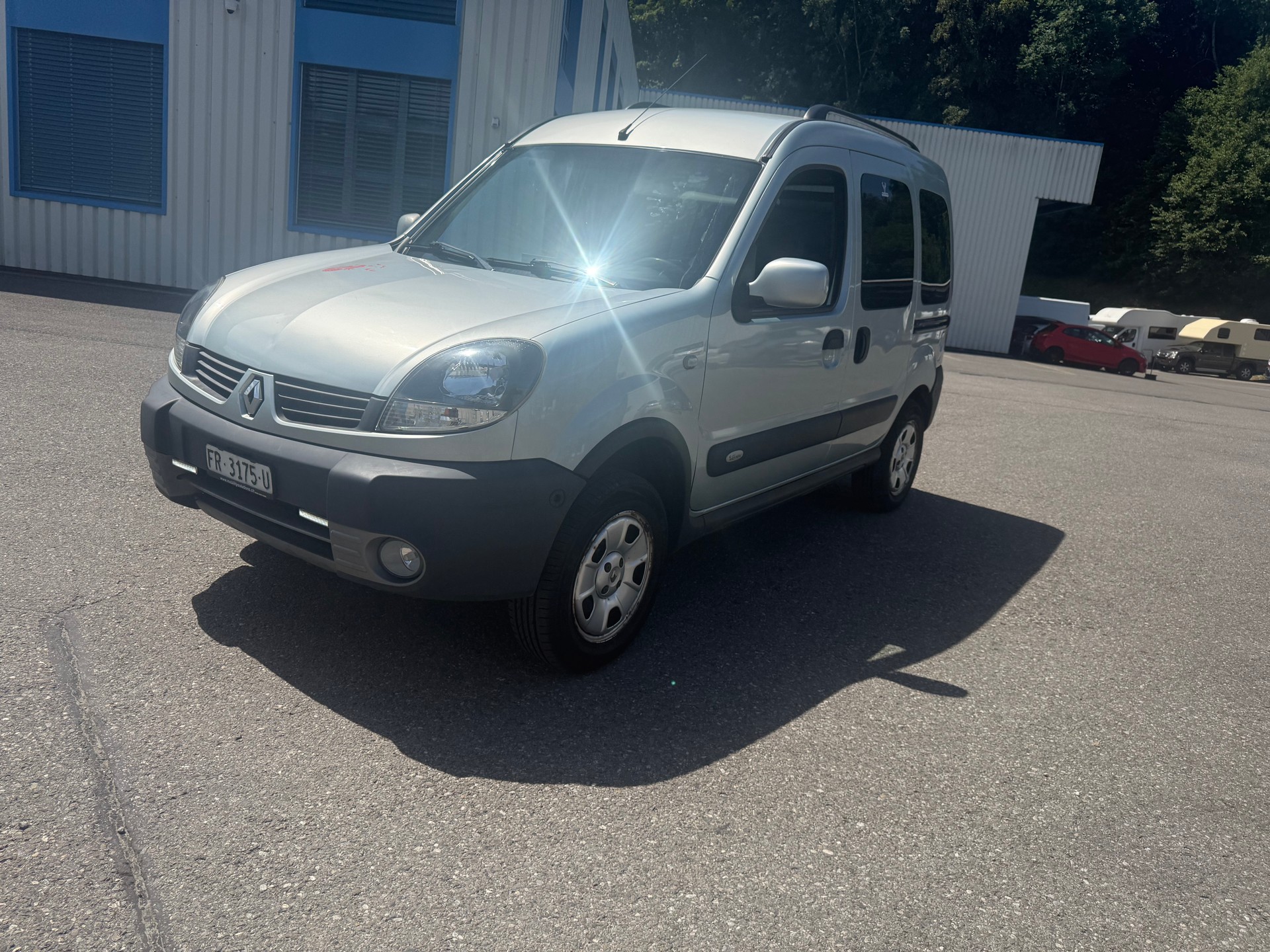 RENAULT Kangoo 1.6 16V Privilège 4x4-image-0
