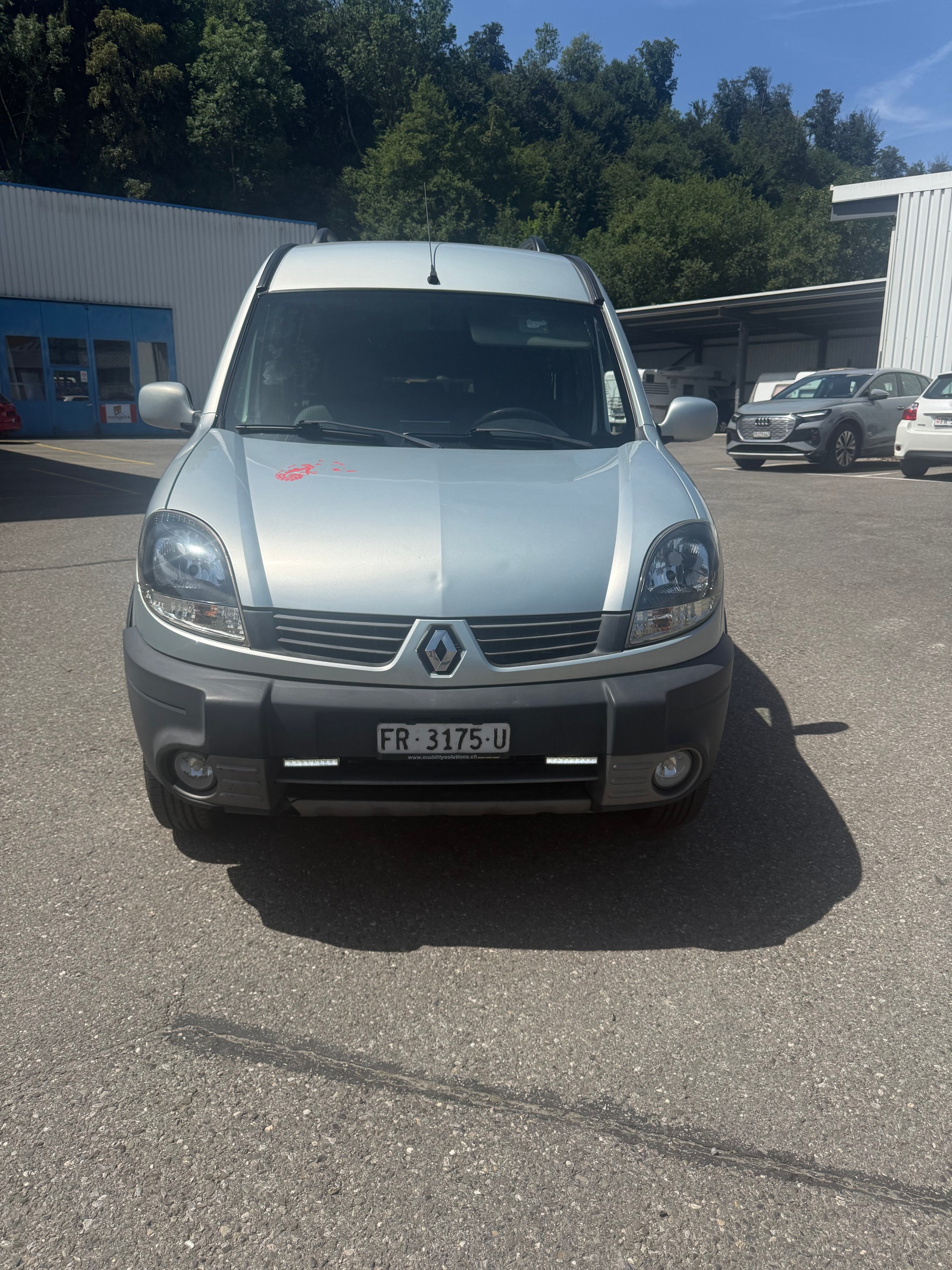 RENAULT Kangoo 1.6 16V Privilège 4x4-image-1