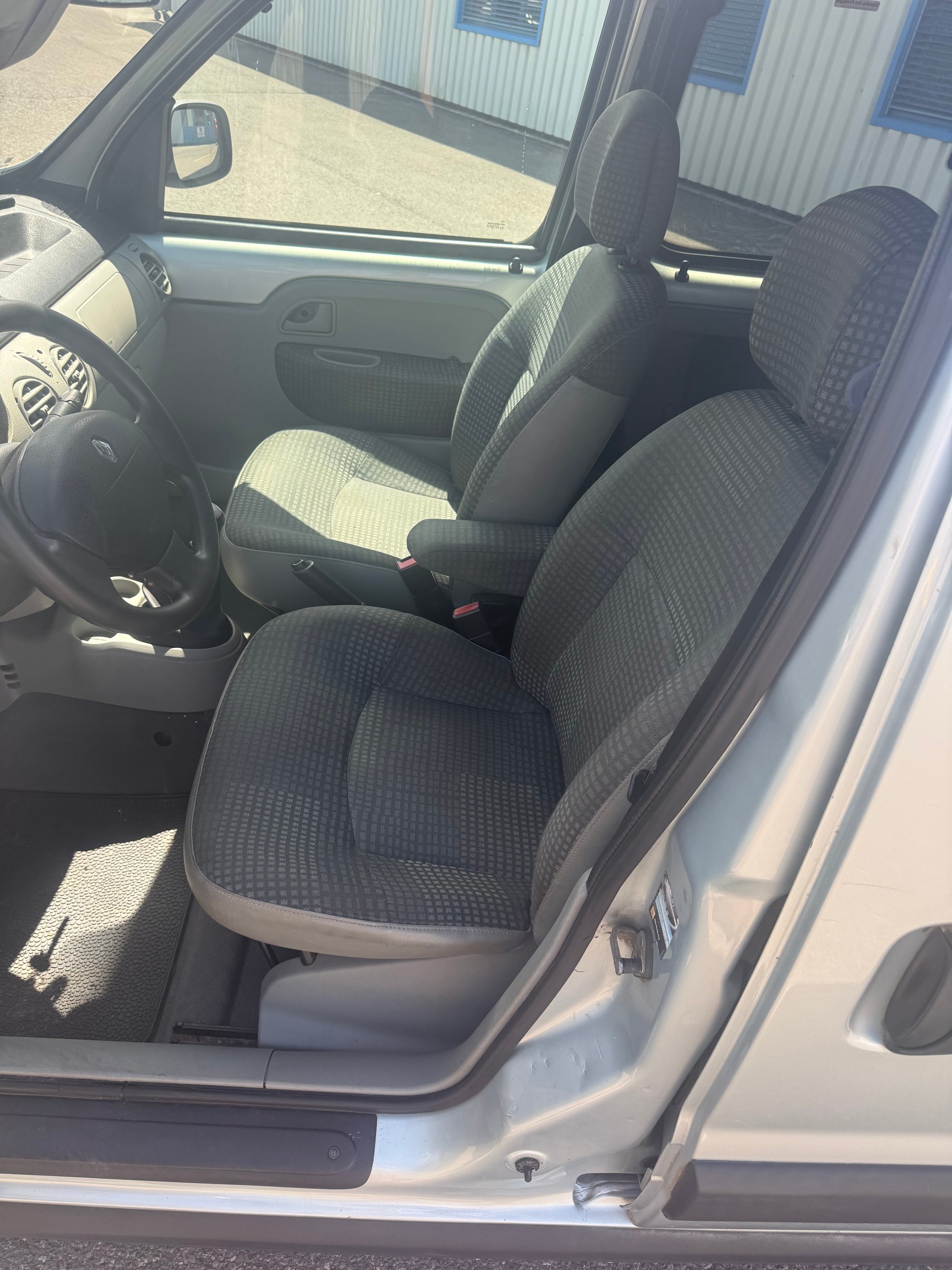 RENAULT Kangoo 1.6 16V Privilège 4x4-image-8