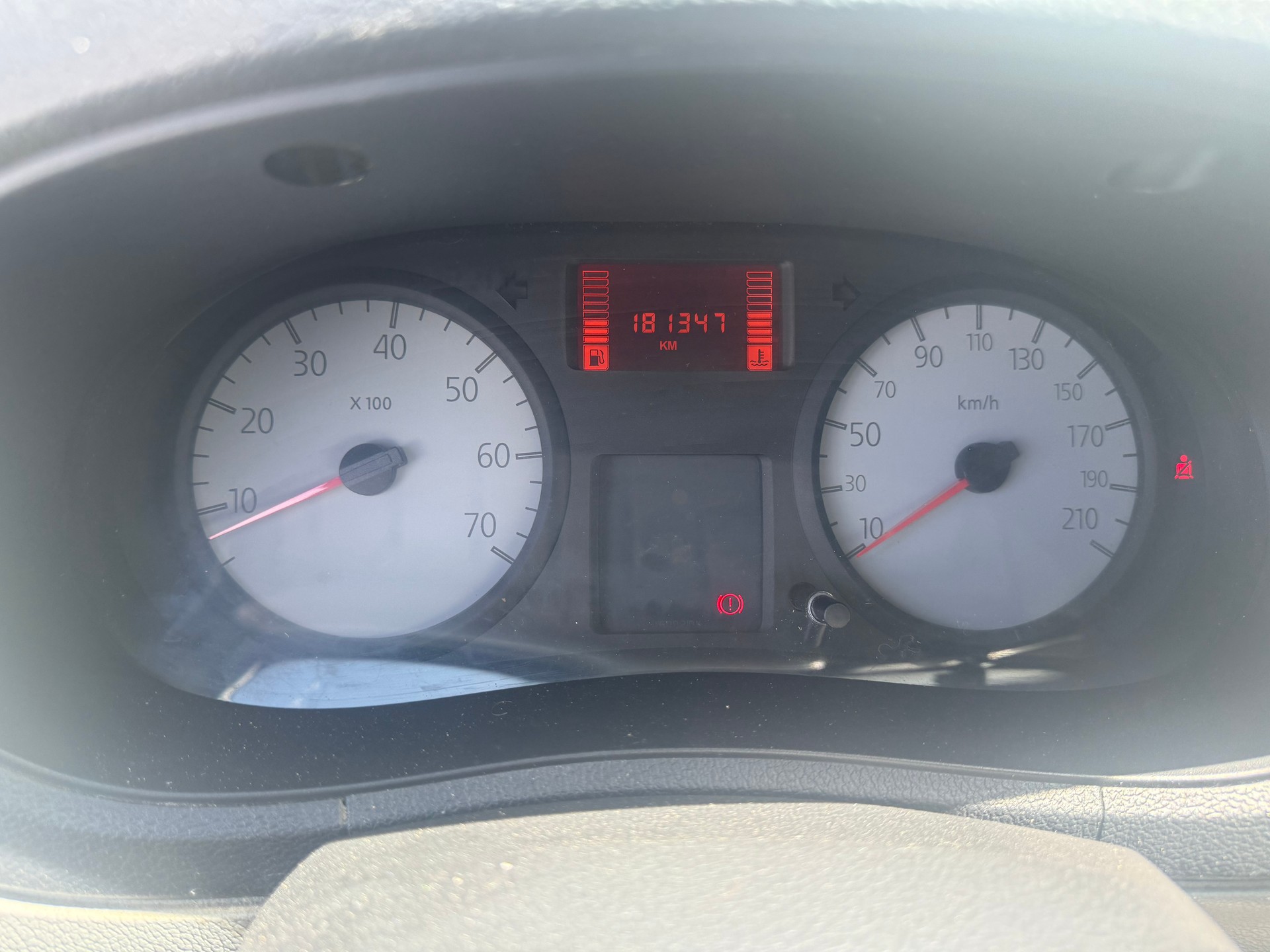 RENAULT Kangoo 1.6 16V Privilège 4x4-image-9