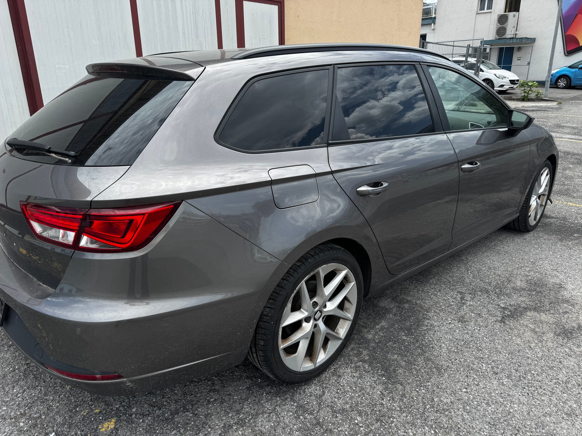 SEAT Leon ST 1.8 TSI FR Viva DSG-image-2