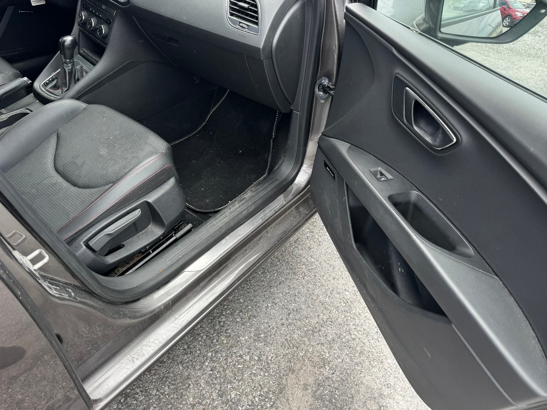SEAT Leon ST 1.8 TSI FR Viva DSG-image-9