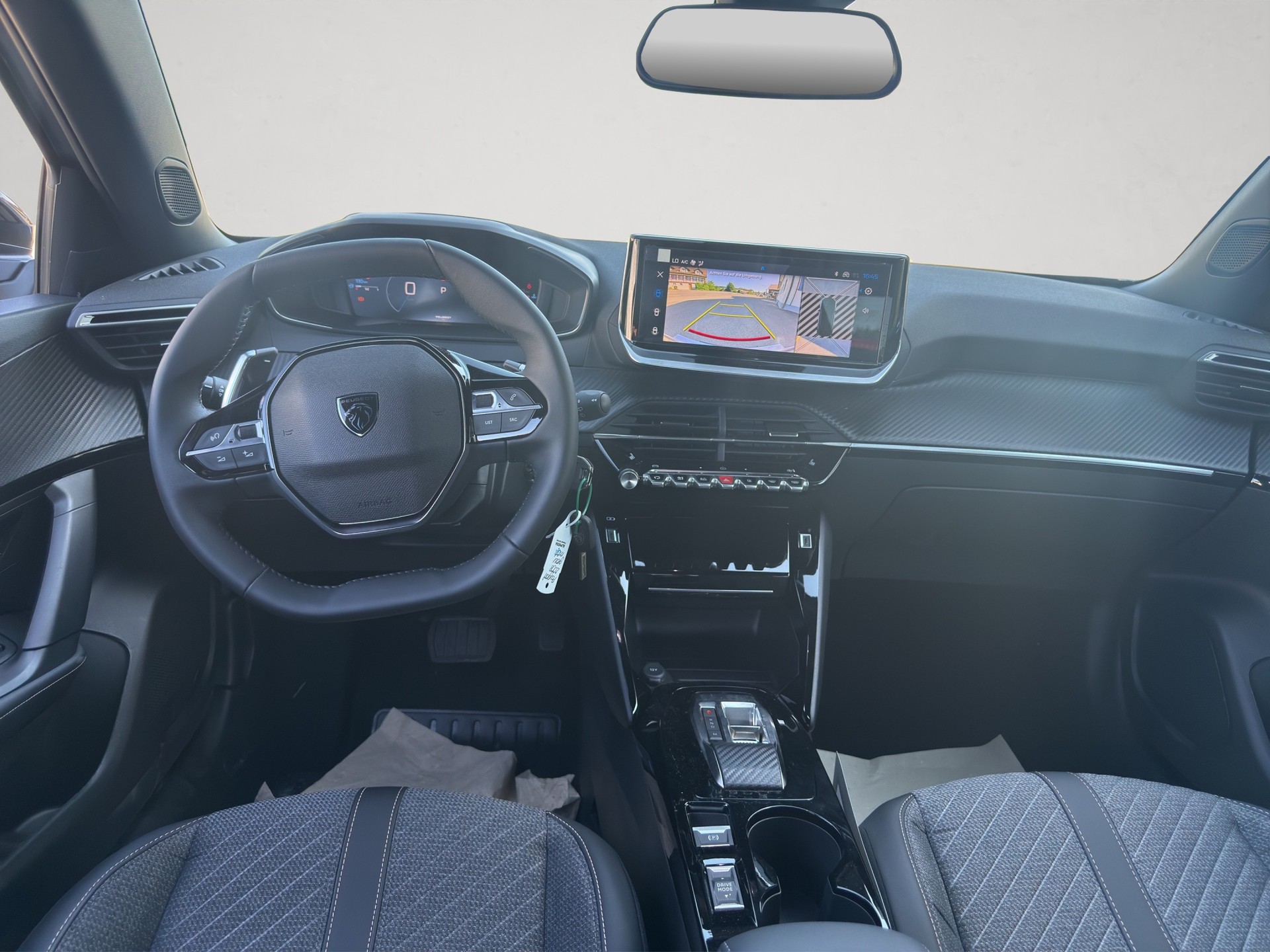PEUGEOT 2008 1.2 145 MHEV Allure-image-10