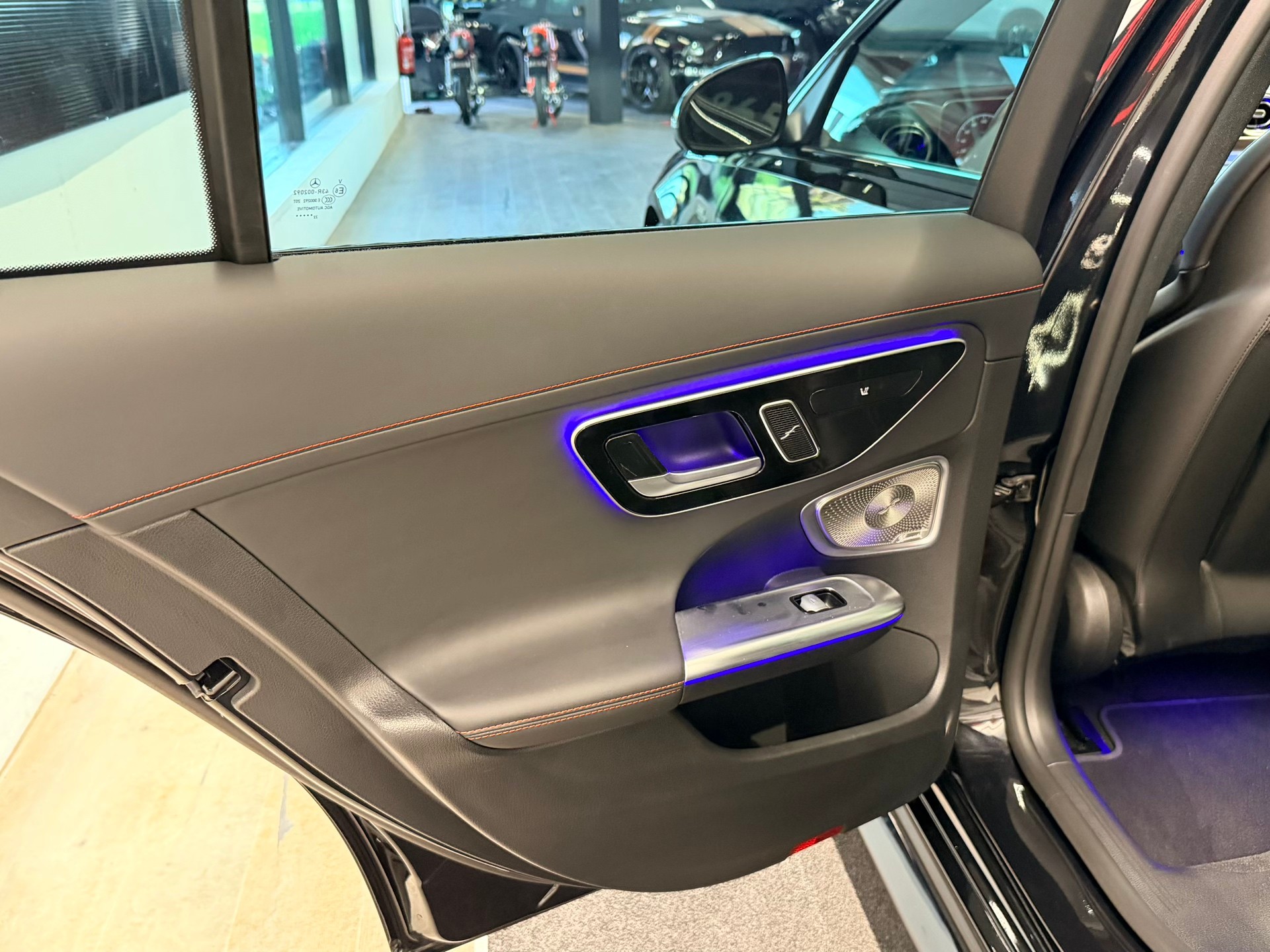 MERCEDES-BENZ C 43 AMG 4 Matic-image-17