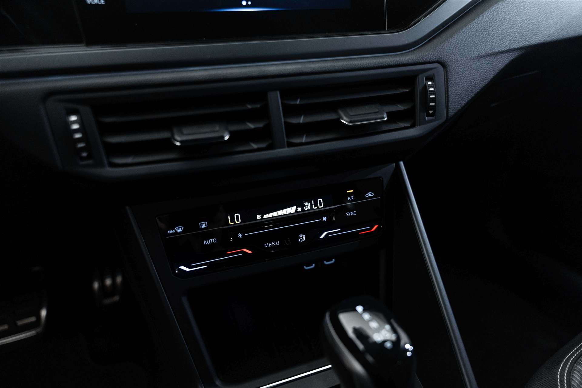 VW Taigo 1.0 TSi R-Line DSG-Automat-image-22