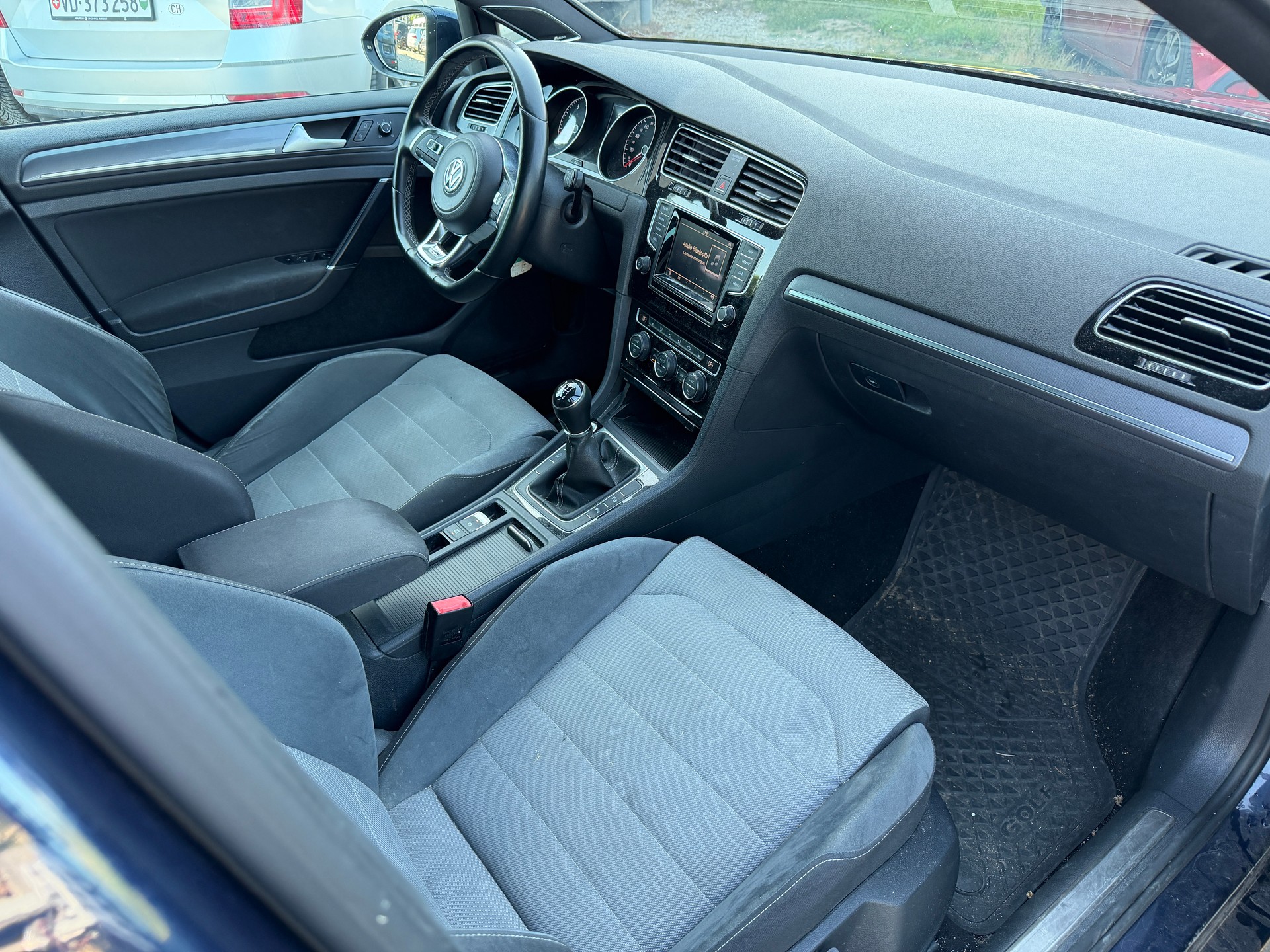 VW Golf Variant 1.4 TSI Lounge R-Line-image-4
