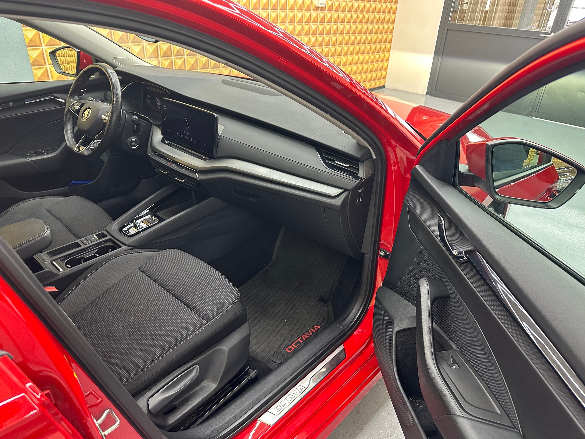 SKODA Octavia Combi 2.0 TDI DSG SportLine 4x4-image-12