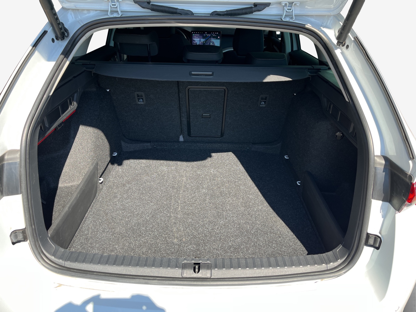SKODA Octavia Combi 2.0 TDI DSG Selection-image-12